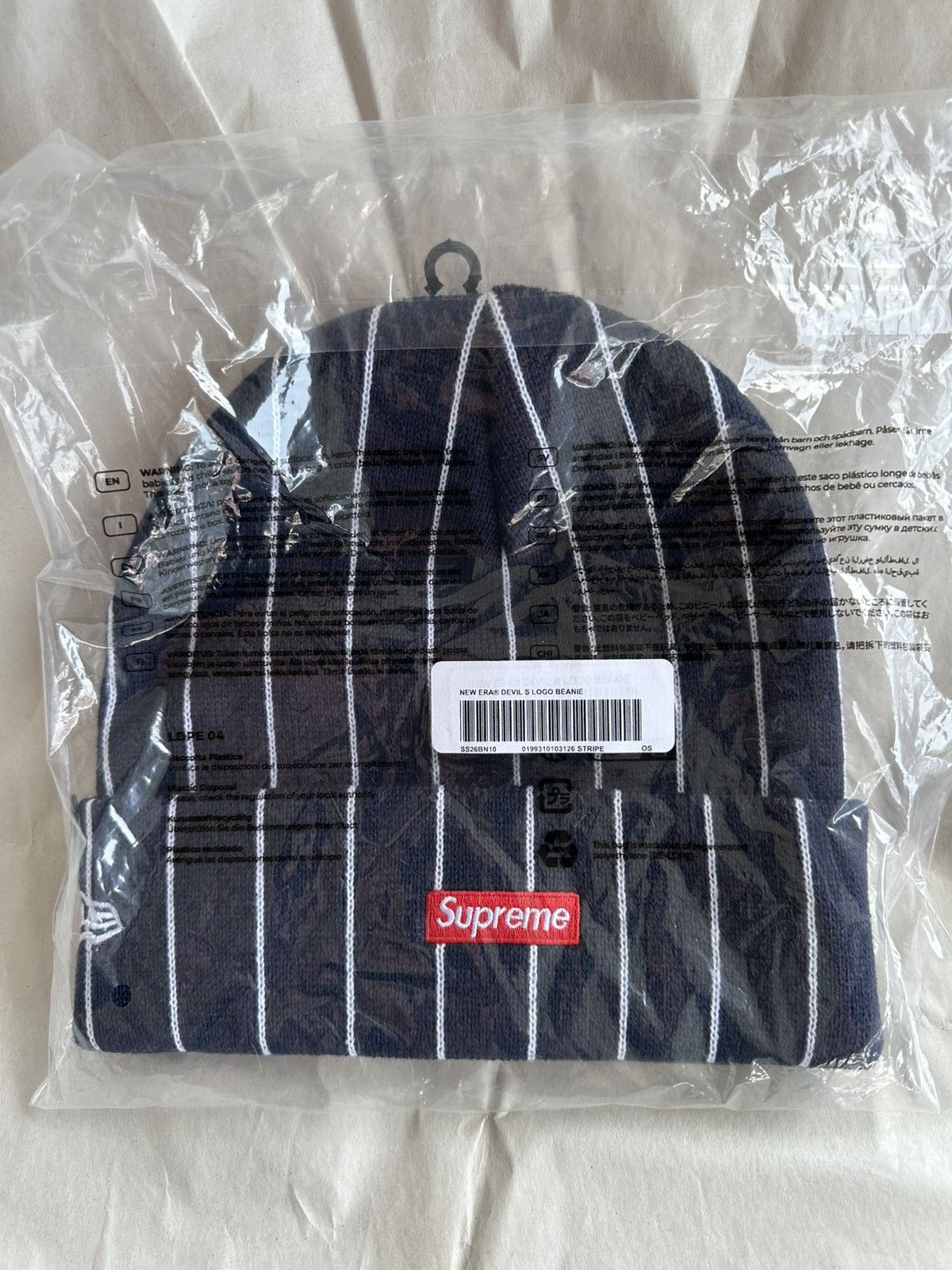 Supreme New Era Devil S logo Beanie Stripe
