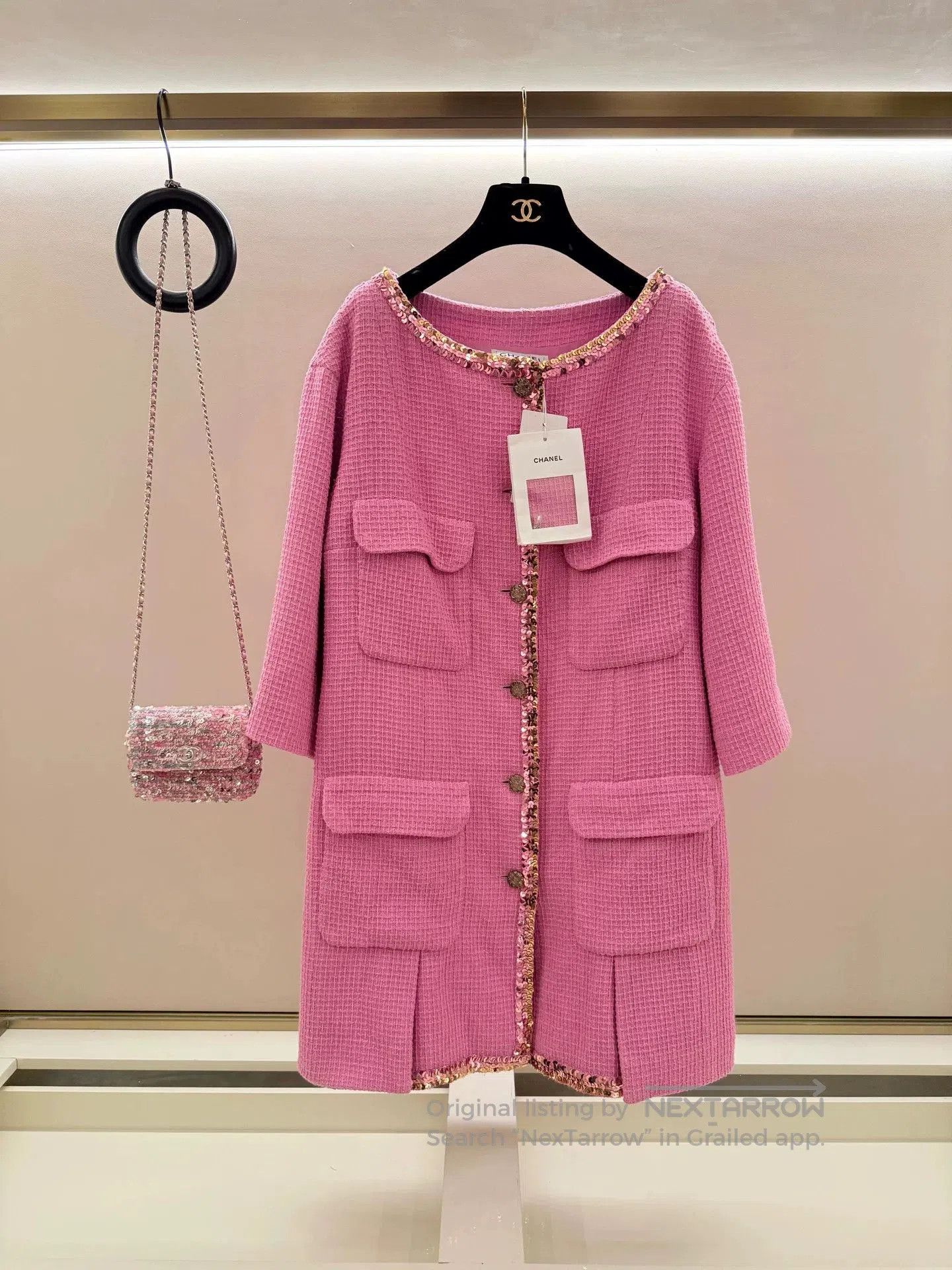 Chanel Chanel Pink Tweed Gold Trim Coat Dress. Size M / US 6-8 / IT 42-44 - 1 Thumbnail