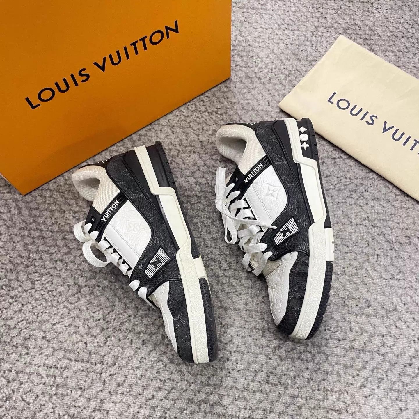 Louis Vuitton LV Trainer Denim Black White Panda Size 7 Size US 7 / EU 40 - 4 Thumbnail