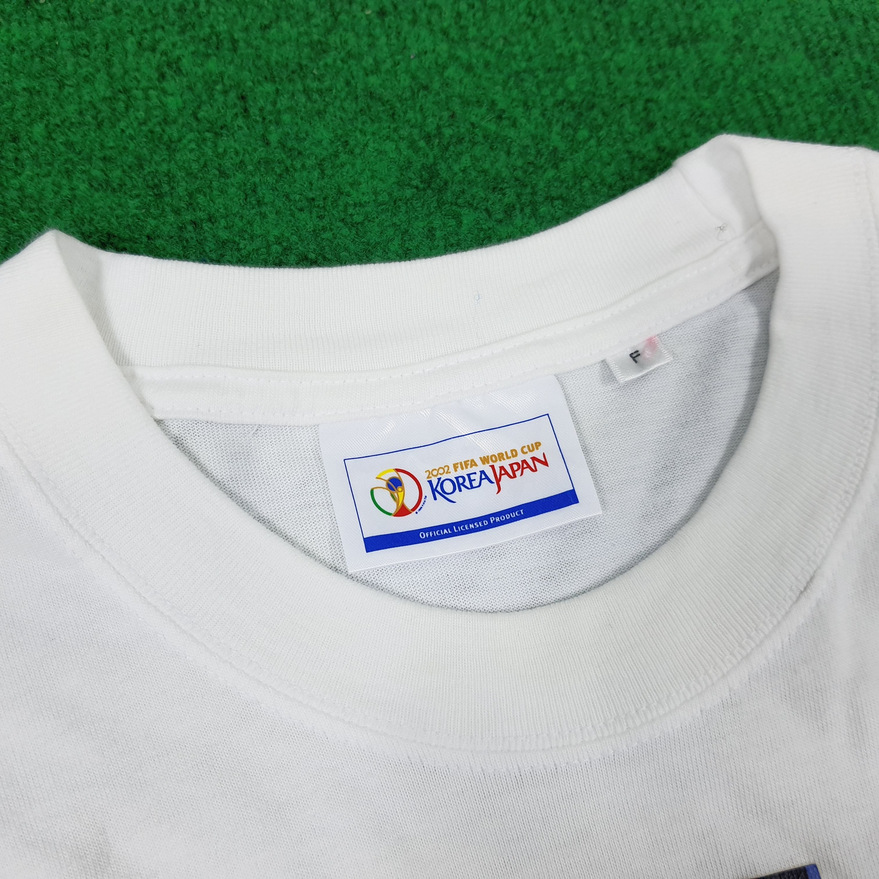 Vintage Vintage 2002 FIFA World Cup Korea Japan Football Tshirt Size US L / EU 52-54 / 3 - 4 Thumbnail
