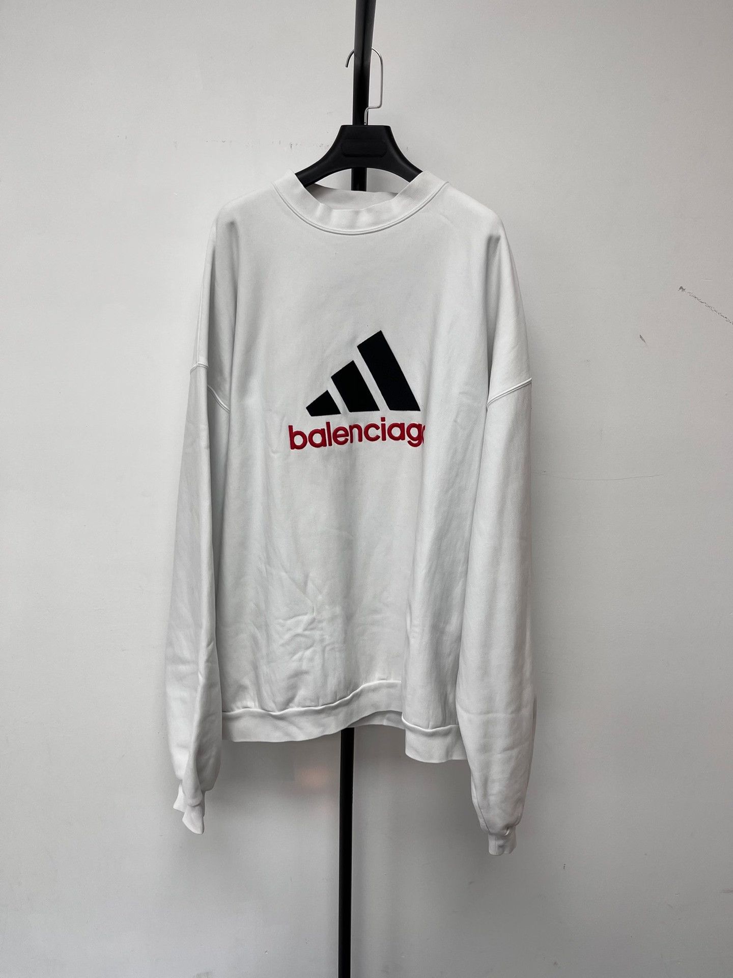 Balenciaga Balenciaga Logo Print Crewneck Sweatshirt Men's White Size US XL / EU 56 / 4 - 1 Thumbnail