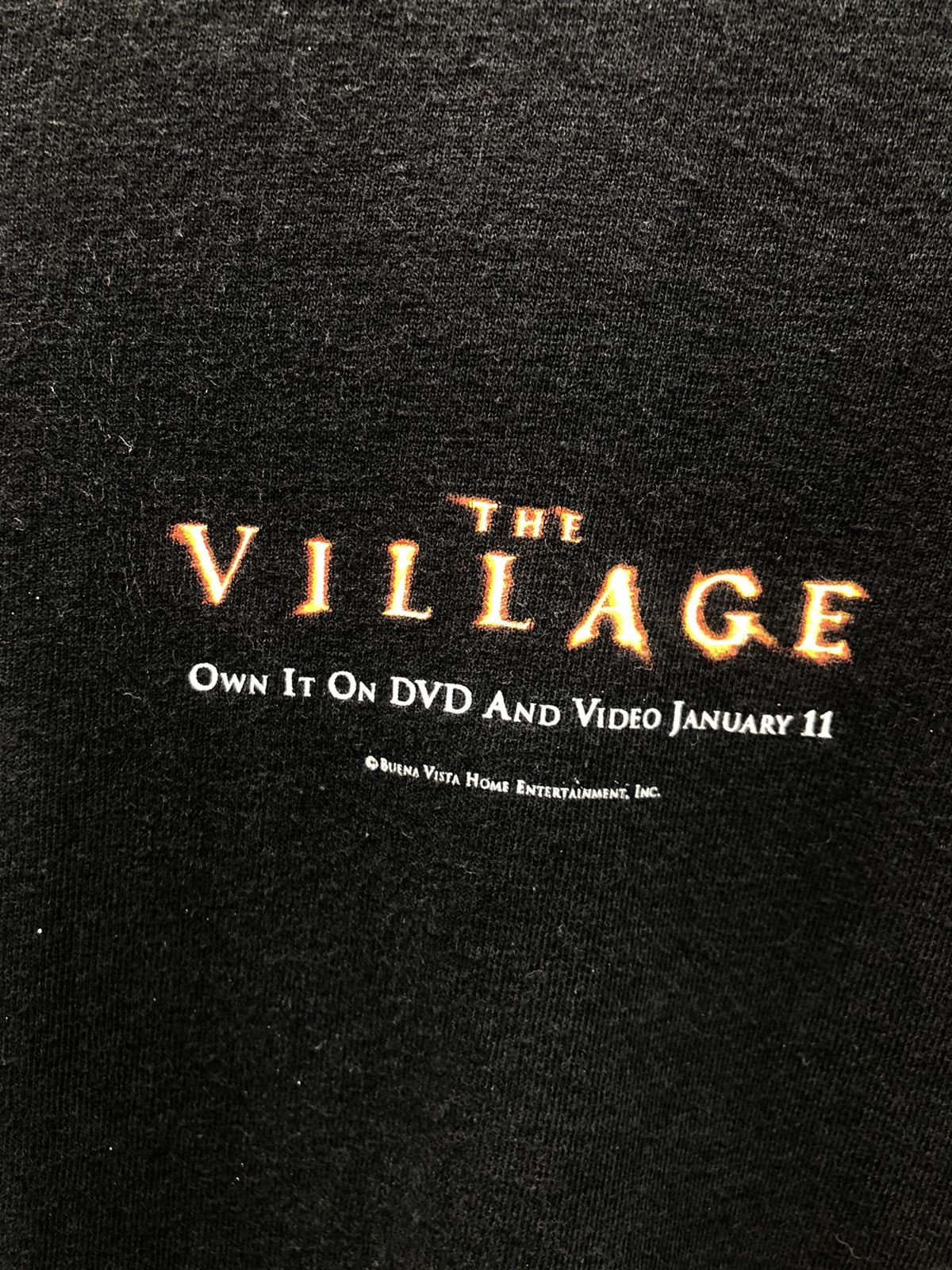 Vintage Vintage 2004 "The Village" Horror Promo Tshirt Size US XL / EU 56 / 4 - 5 Thumbnail