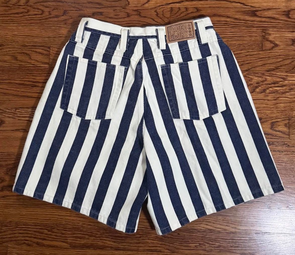 Faded Glory Women's Vintage Faded Glory Striped Denim Blue Shorts 10 Size 32" / US 10 / IT 46 - 2 Thumbnail