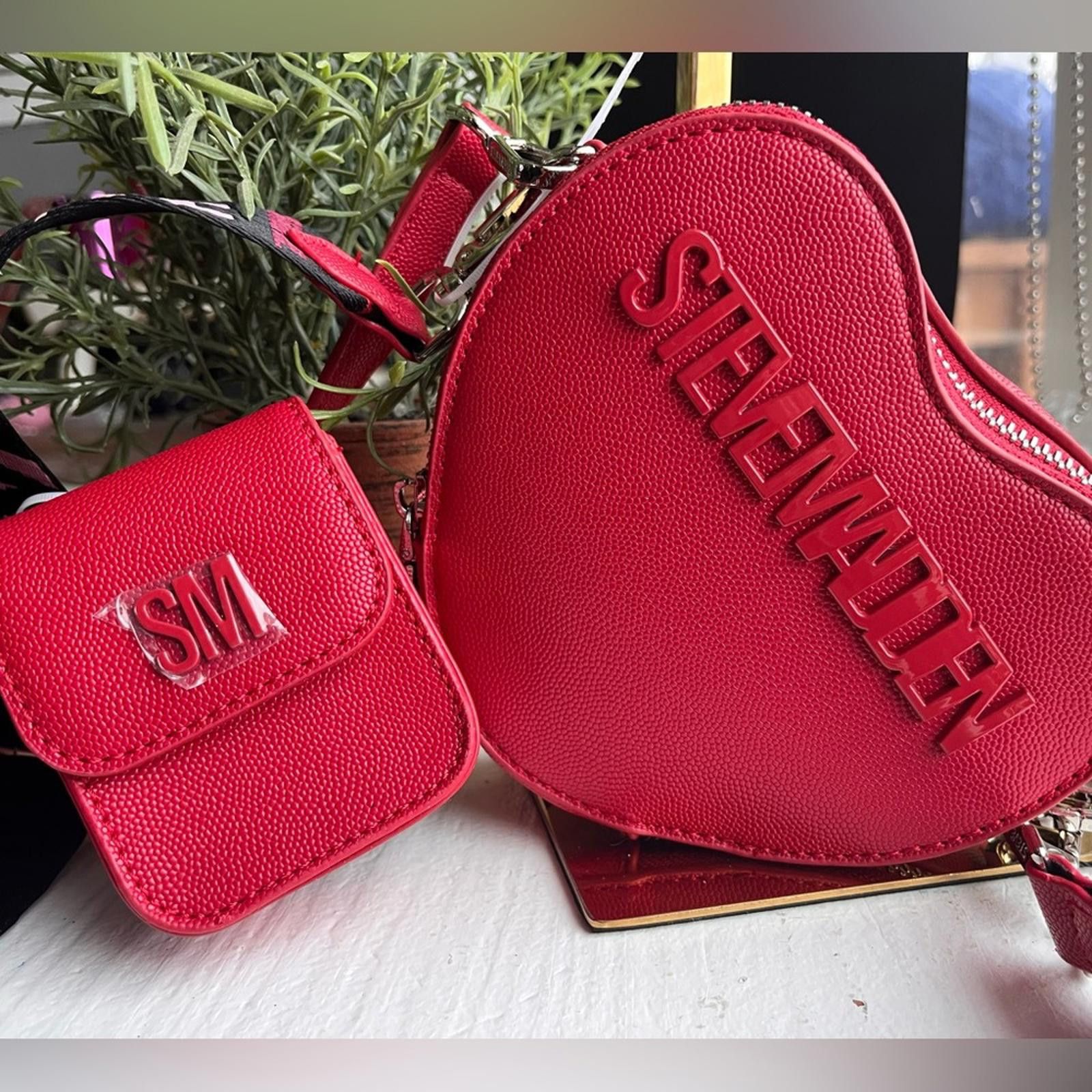 Steve Madden Steve Madden Red Crimson Heart Crossbody Bag Size ONE SIZE - 1 Thumbnail