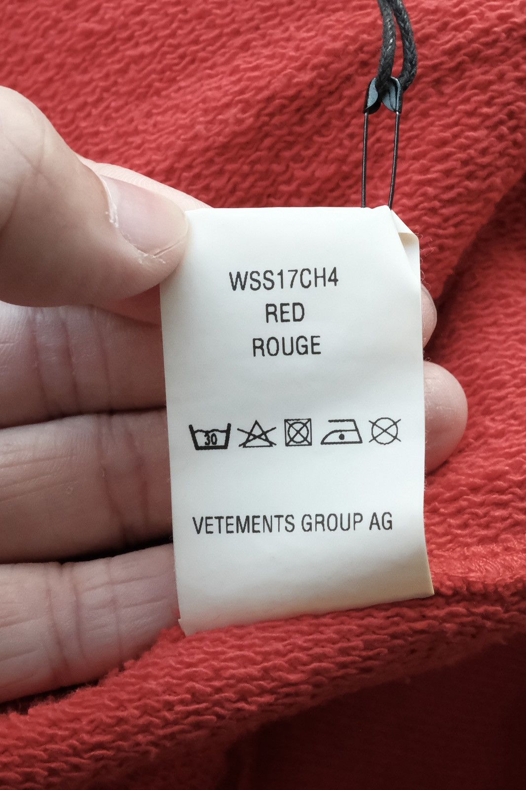 Champion × Vetements Red Vetements Cutout Hoodie x Champion Size US XS / EU 42 / 0 - 9 Thumbnail