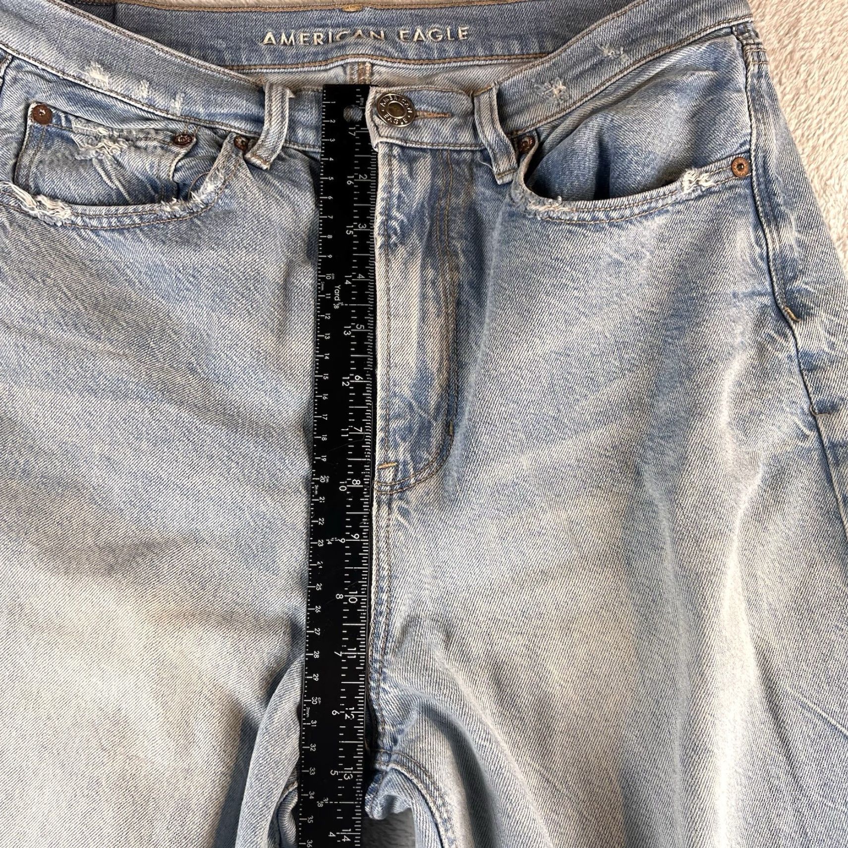 American Eagle Outfitters American Eagle Outfitters Jeans Baggy Distressed Light Wash 12 Women Wide-Leg Grunge Streetwear 30x28 Inflation? Size 34" / US 12 / IT 48 - 6 Thumbnail
