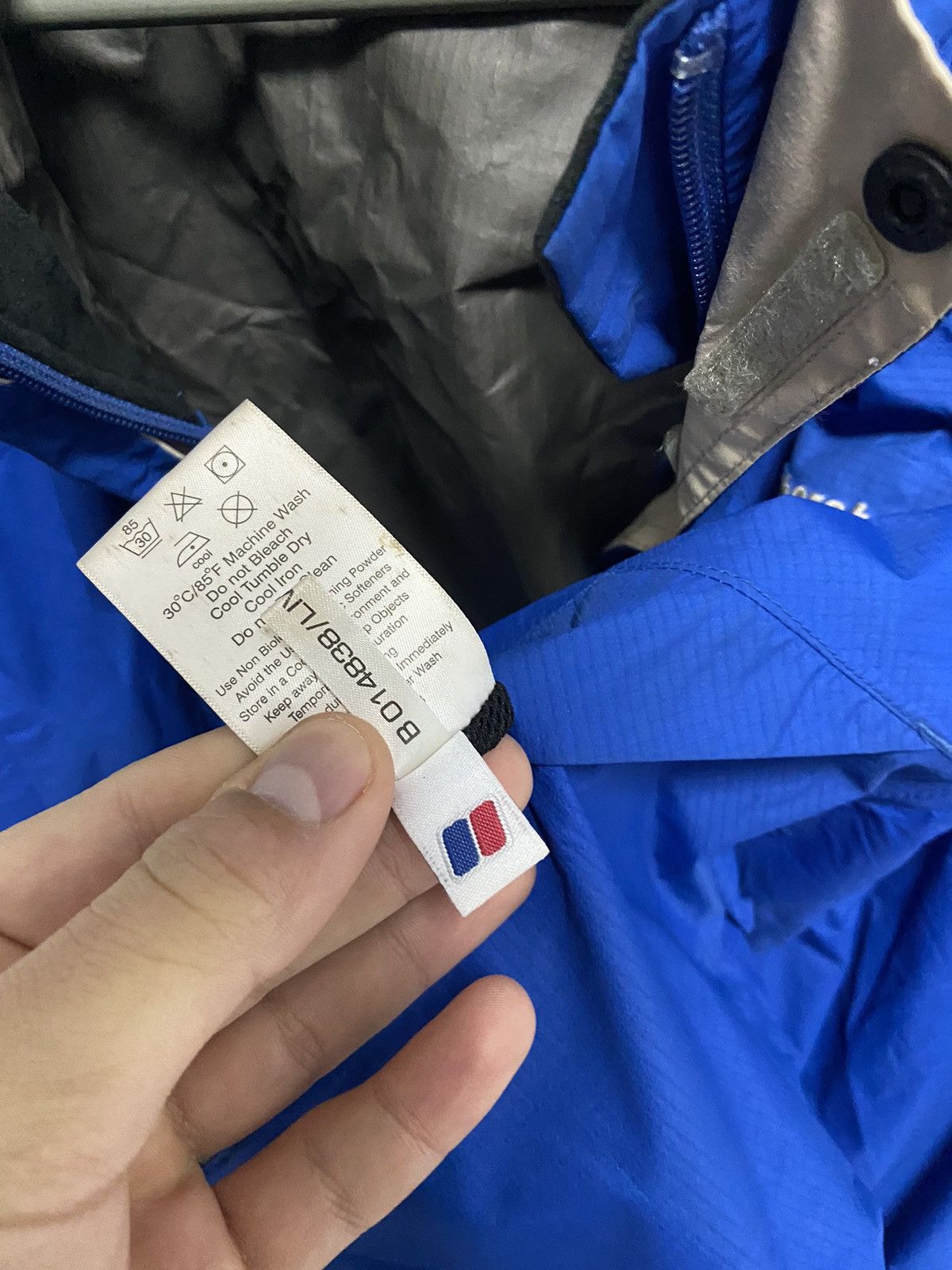 Berghaus × Goretex × Vintage Berghaus goretex zip hooded jacket logo vintage waterproof Size US XL / EU 56 / 4 - 9 Thumbnail