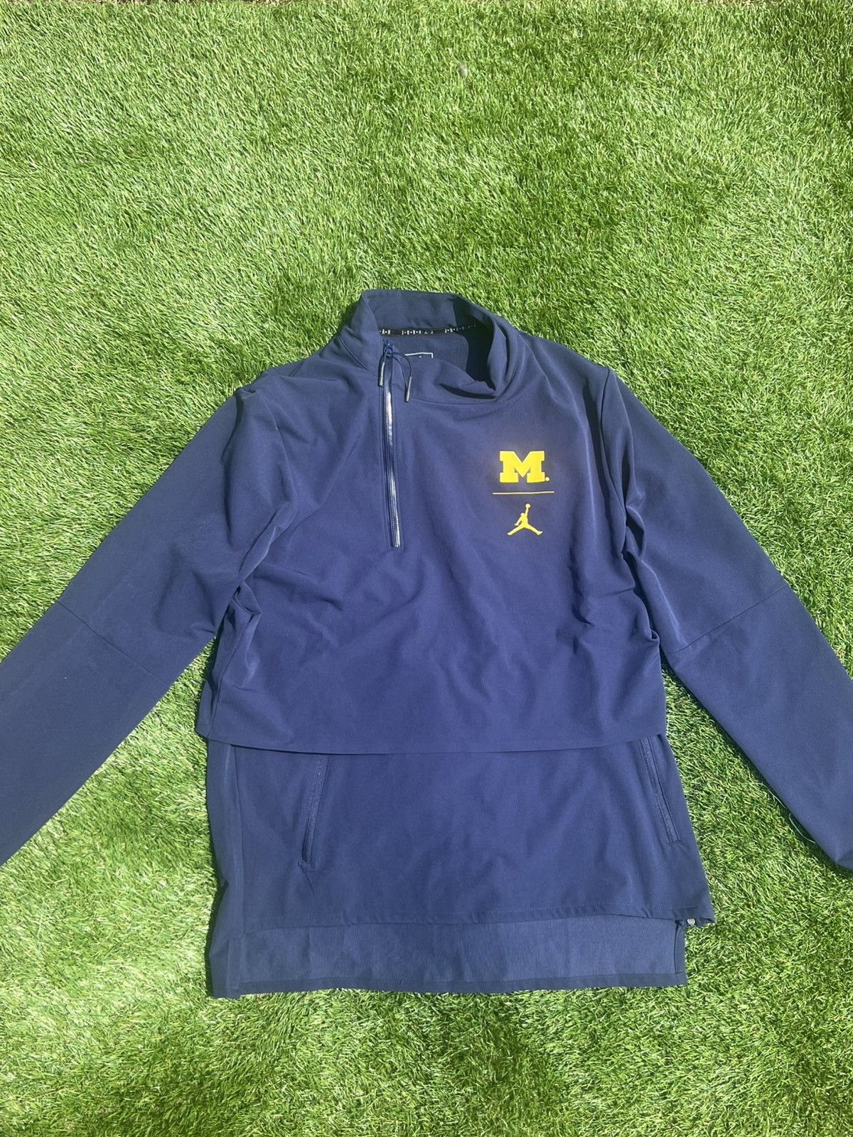 Jordan Brand Michigan Wolverines PE 1/4 Zip Sideline Nike Shield Size US L / EU 52-54 / 3 - 3 Thumbnail