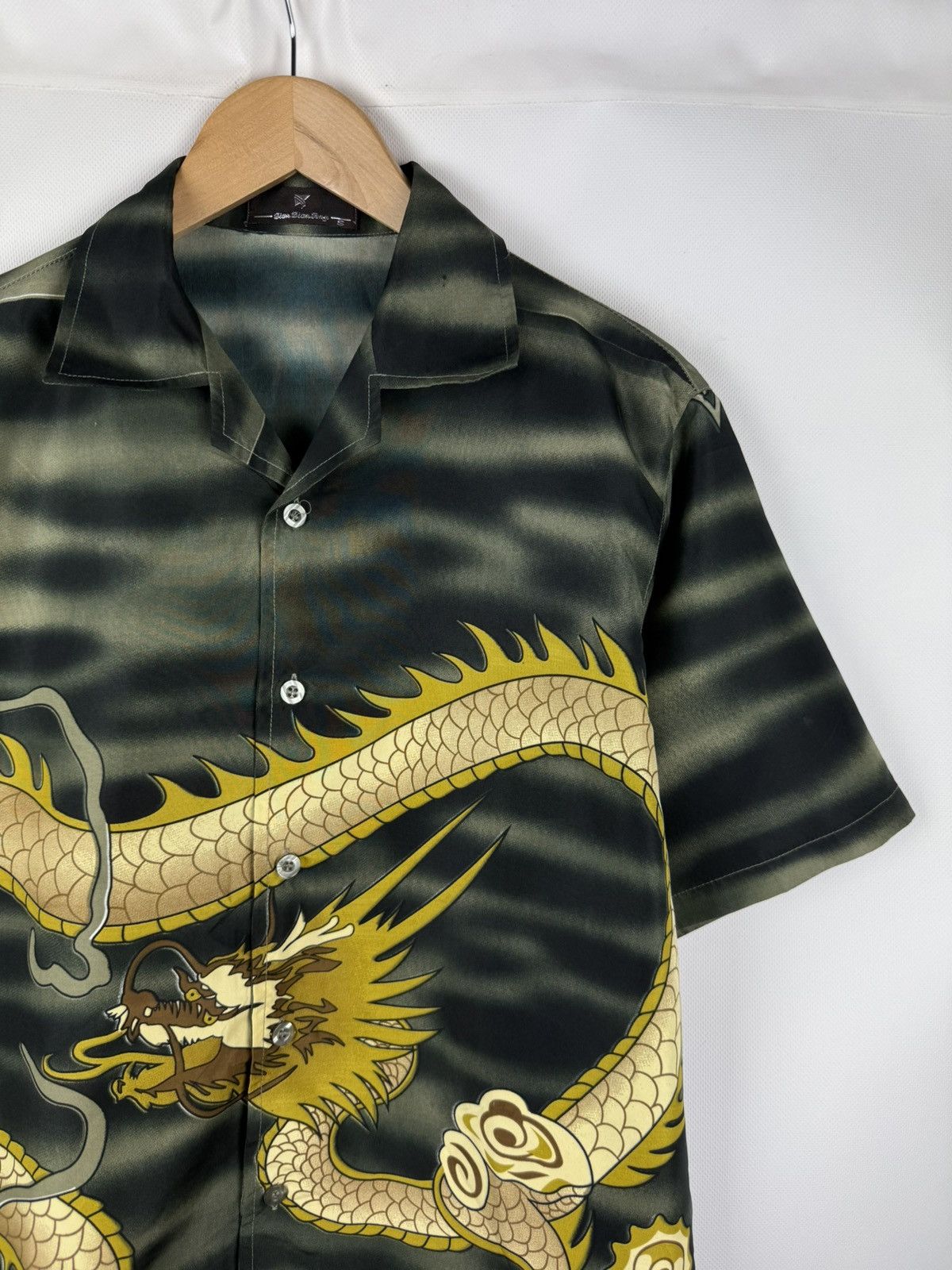 Japanese Brand Vintage Dragon Overprinted S/S Crazy Button Up Shirt Size US S / EU 44-46 / 1 - 5 Thumbnail