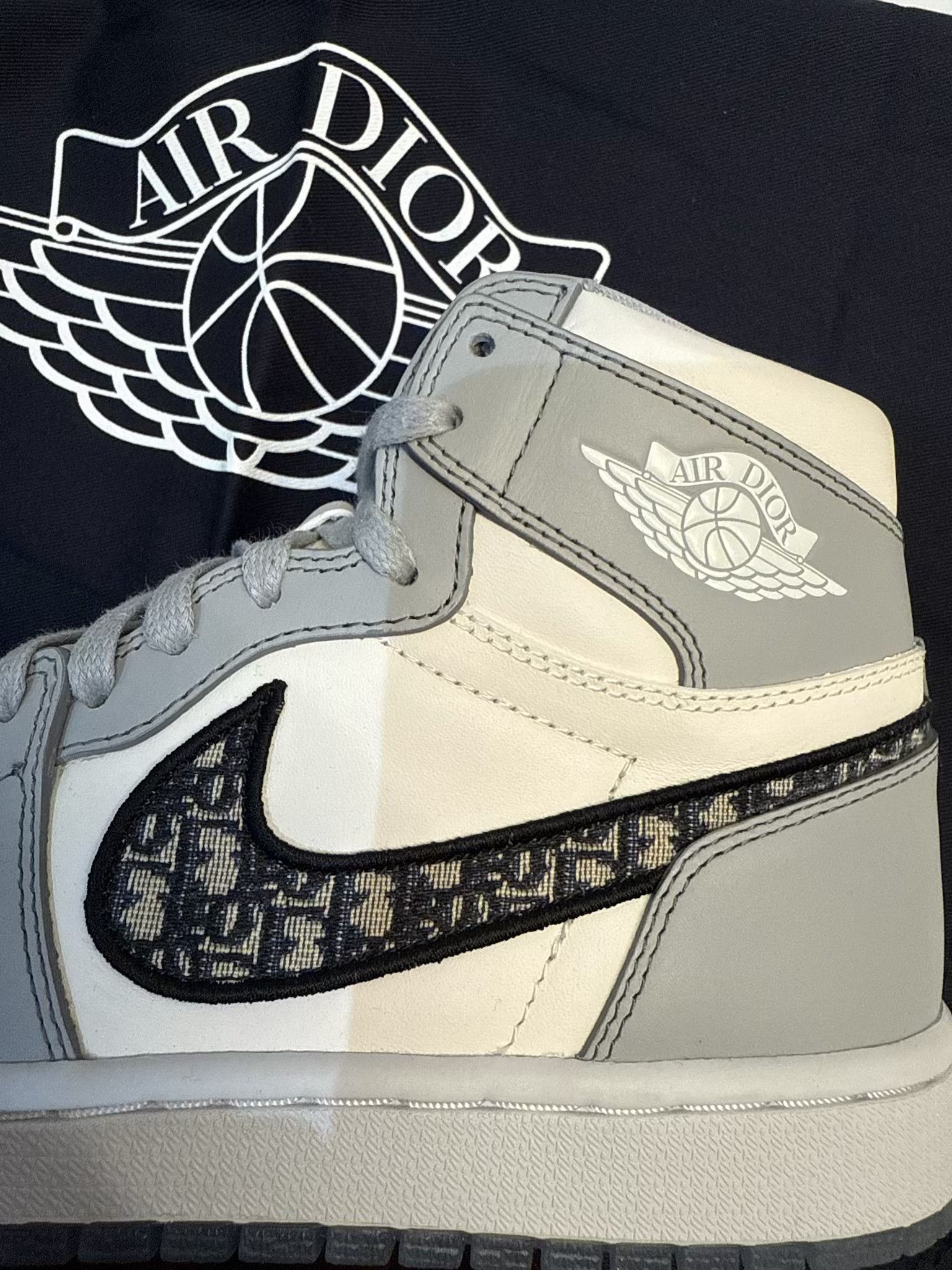 Dior × Jordan Brand Jordan x Dior Air Jordan 1 Retro High Top Sneaker BNIB Size US 6.5 / EU 39-40 - 19 Thumbnail