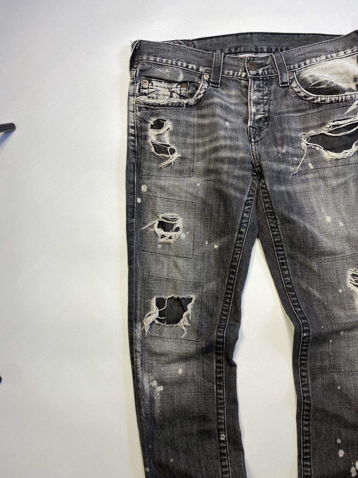 Hysteric Glamour × True Religion TRUE RELIGION RICKY RELAXED STRAIGHT DISTRESSED DENIM JEANS Size US 32 / EU 48 - 12 Thumbnail