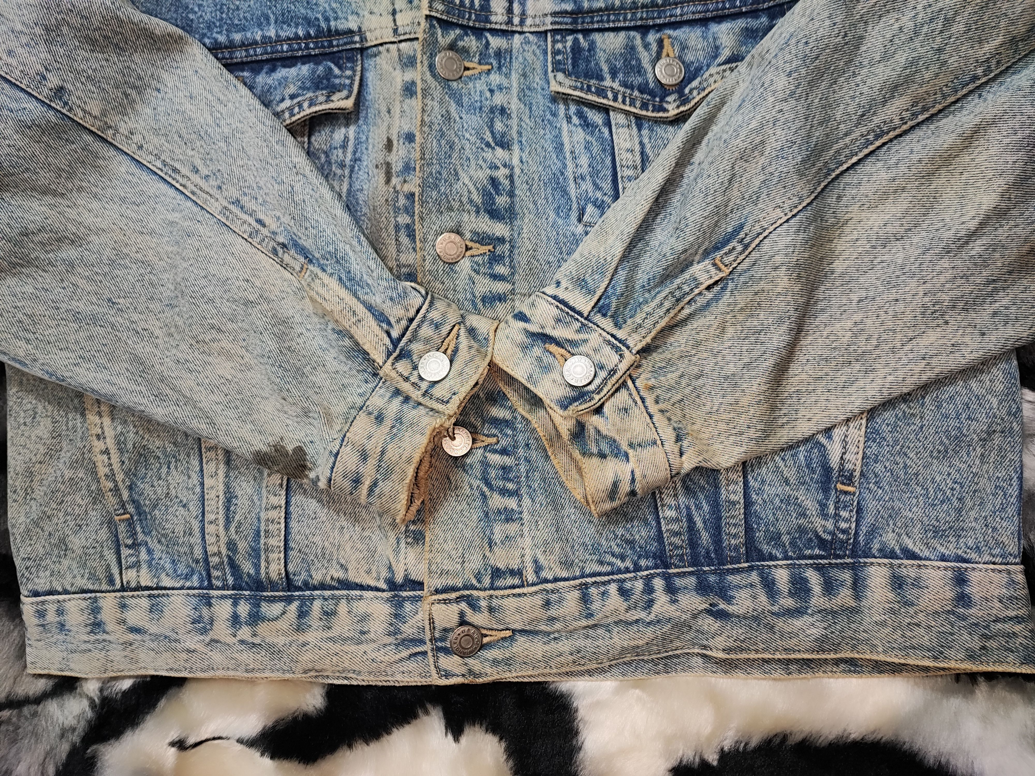 Wrangler Vintage Wrangler 90s Distressed Acid Wash Denim Jacket Size US L / EU 52-54 / 3 - 8 Thumbnail