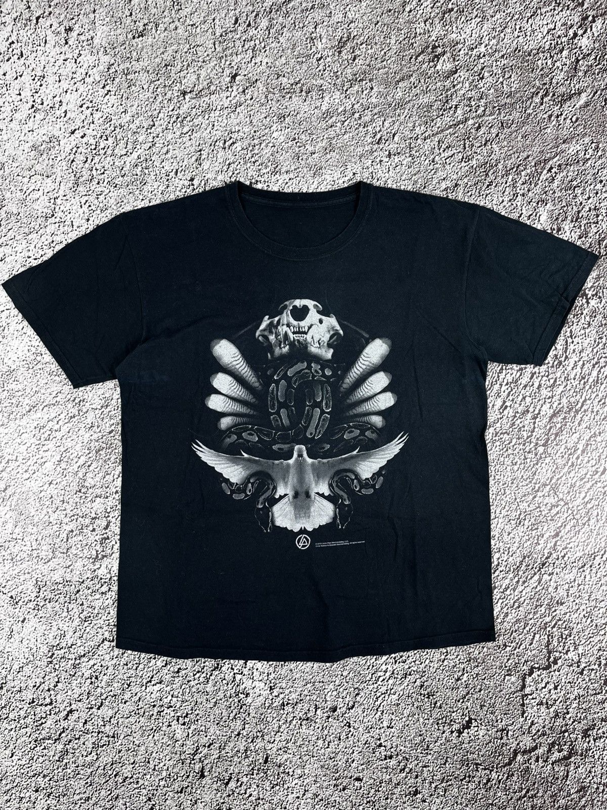 Band Tees Vintage Y2K 2010 Linkin Park big logo tee streetwear size L Size US L / EU 52-54 / 3 - 1 Thumbnail