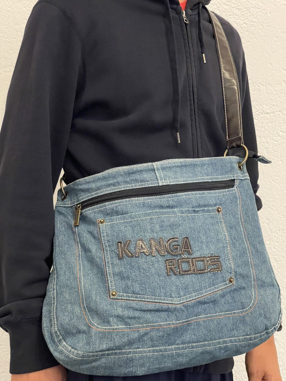 Japanese Brand KangaROOS vintage Denim Sling Messenger Crossbody Bag Size ONE SIZE - 1 Thumbnail