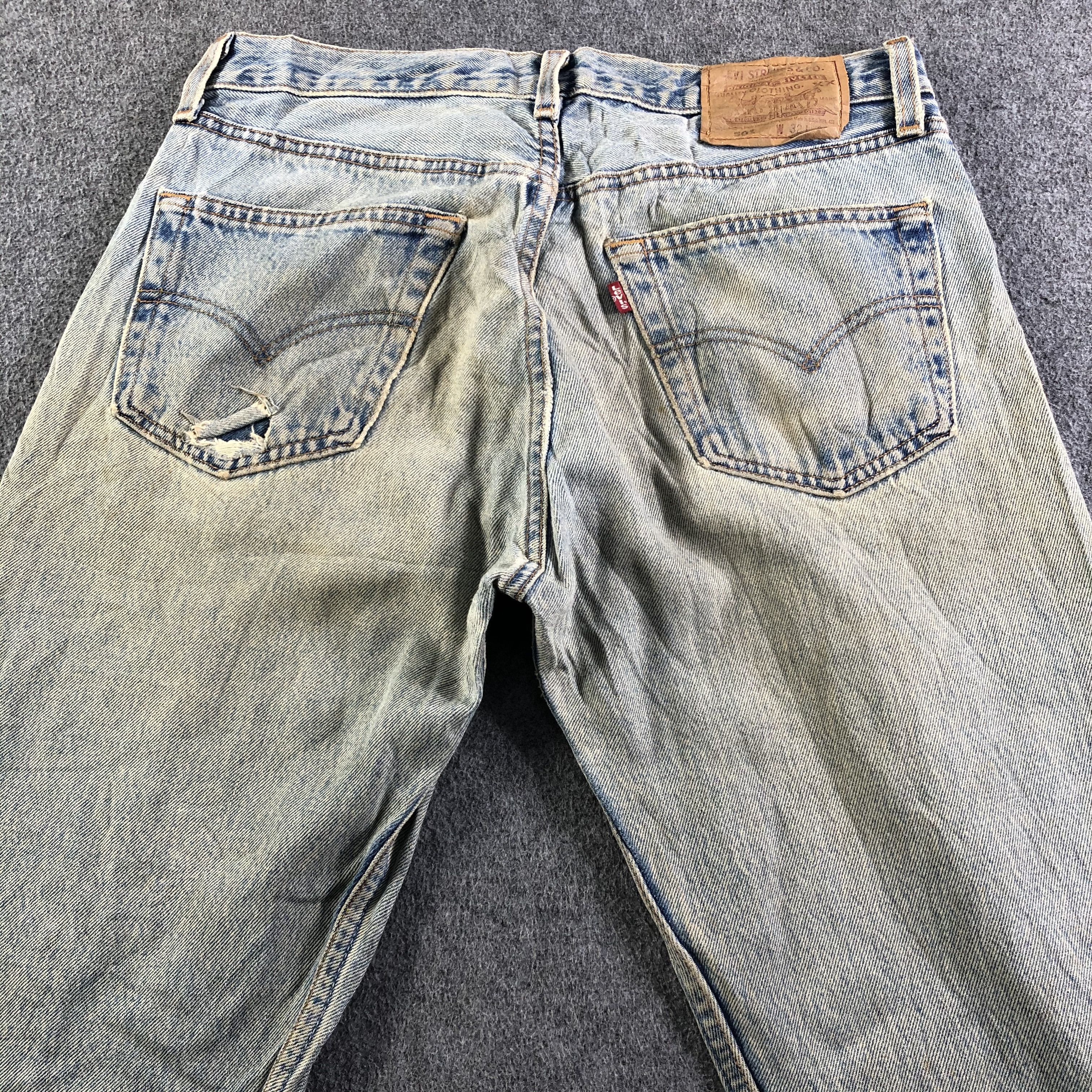 Levi's Vintage 90s Light Wash Levis 501 Jeans-J4036 Size US 32 / EU 48 - 4 Thumbnail