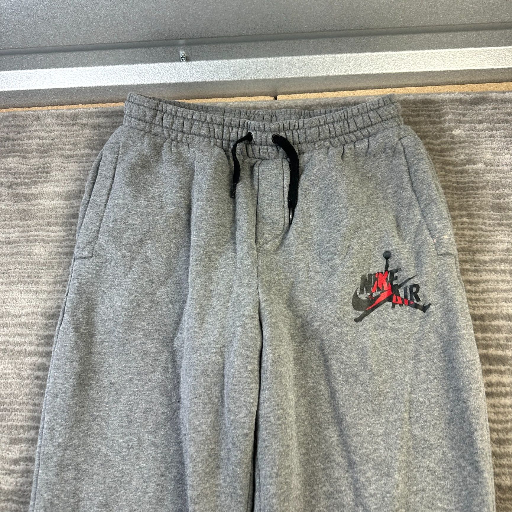 Jordan Brand Jordan Pants Mens Small Gray Fleece Sweatpants Joggers with Pockets Zip Pocket Adjustable Waist Basketball Logo Jumpman Size US 31 - 3 Thumbnail