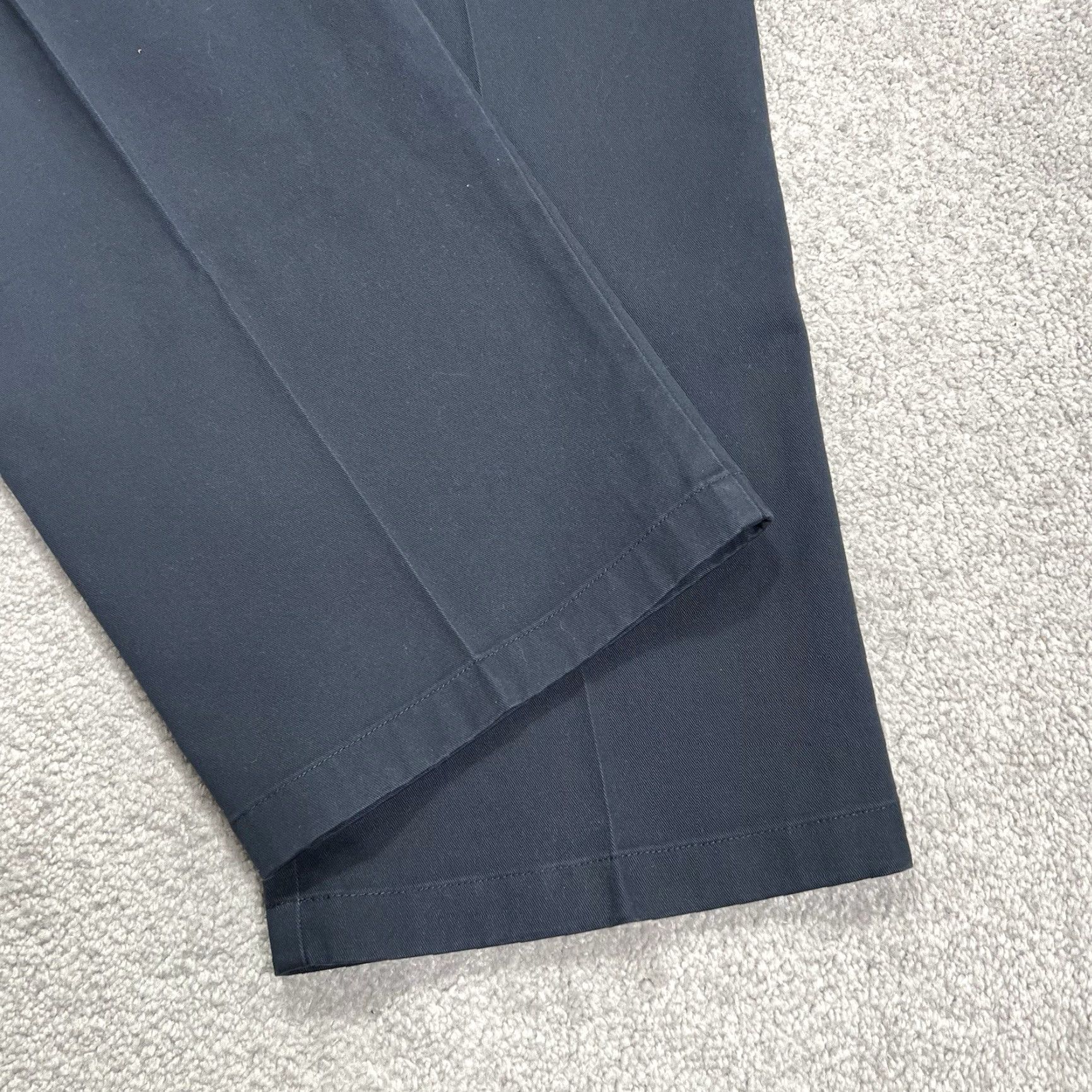Vintage VINTAGE? No. LL Bean Pants Mens 44x30 Navy Blue Wrinkle Free Cotton Chino NWT LL Bean Double L Chino Regular Straight Navy Blue Mens 44x30 Pants Size US 44 / EU 60 - 4 Thumbnail