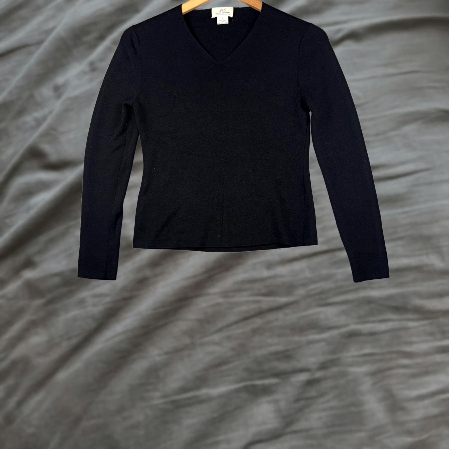 Brooks Brothers Brooks Brothers Sweater Men's Medium Black 100% Wool V Neck Knit Pullover Luxury Size US M / EU 48-50 / 2 - 1 Thumbnail