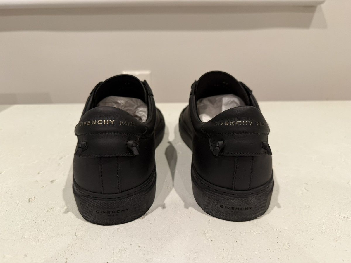 Givenchy Givenchy Low Top Leather Sneaker Size US 8.5 / EU 41-42 - 6 Thumbnail