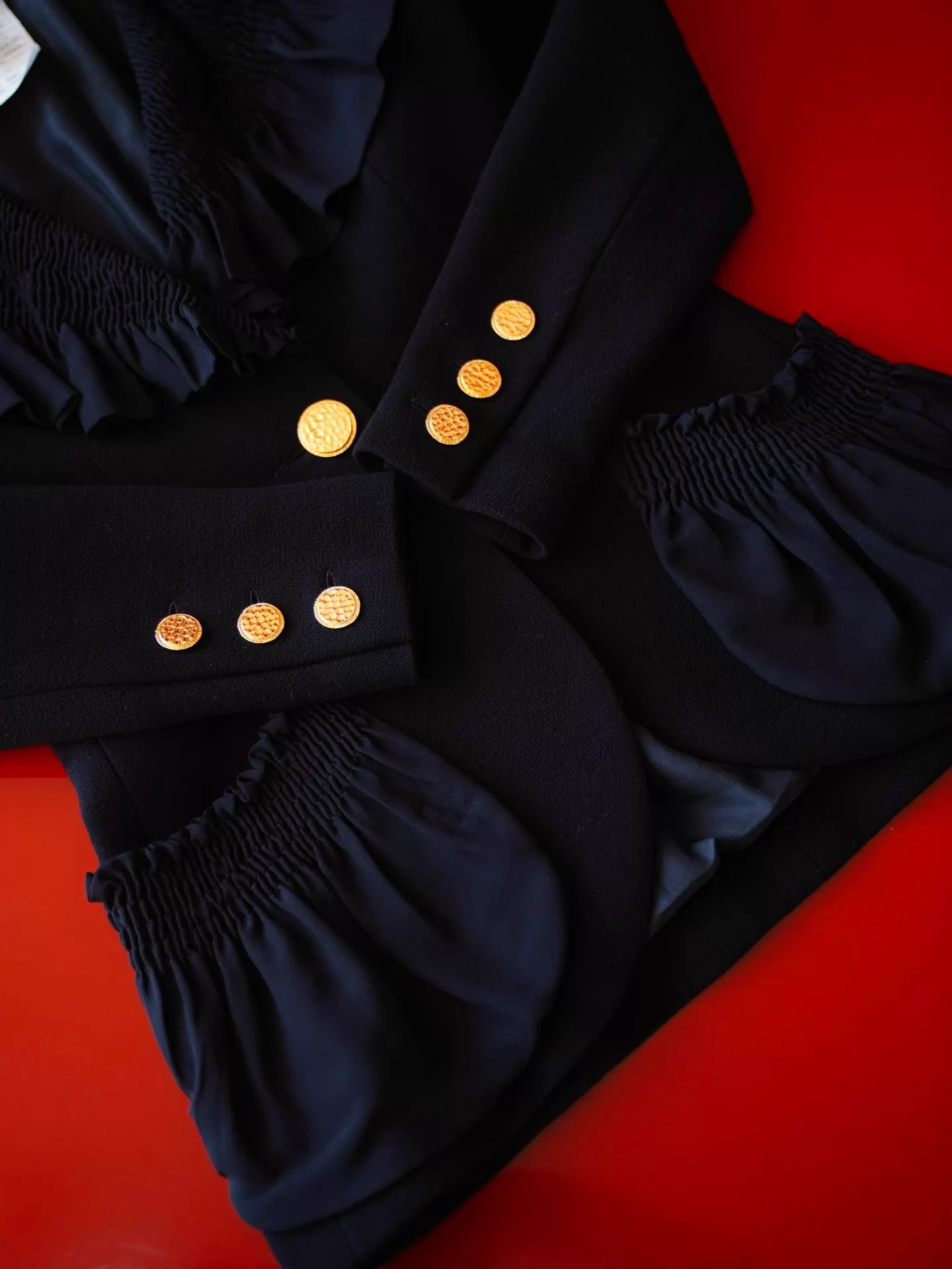 Chanel Chanel Vtg Black & Gold Wool-Silk Ruffled Lapel Blazer FR36 Size XS / US 0-2 / IT 36-38 - 3 Thumbnail