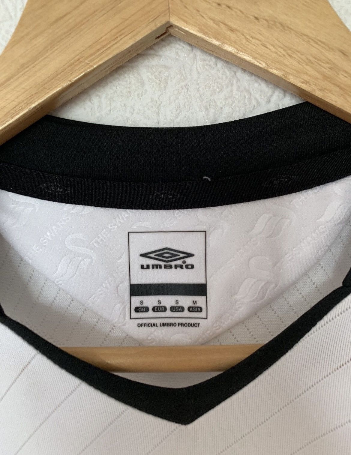 Umbro SWANSEA CITY UMBRO 2008/2009 HOME KIT SOCCER JERSEY FOOTBALL Size US S / EU 44-46 / 1 - 2 Thumbnail