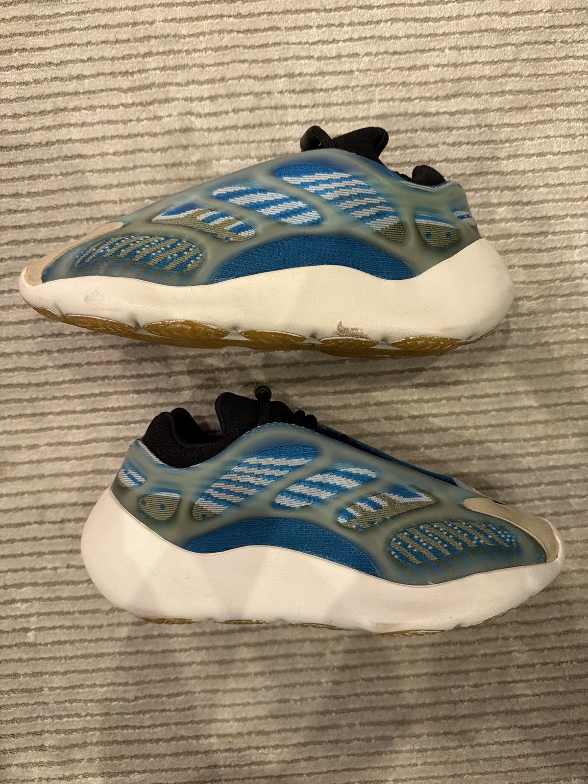 Yeezy Yeezy 700 V3 “Arzare” Size US 6 / EU 39 - 2 Thumbnail