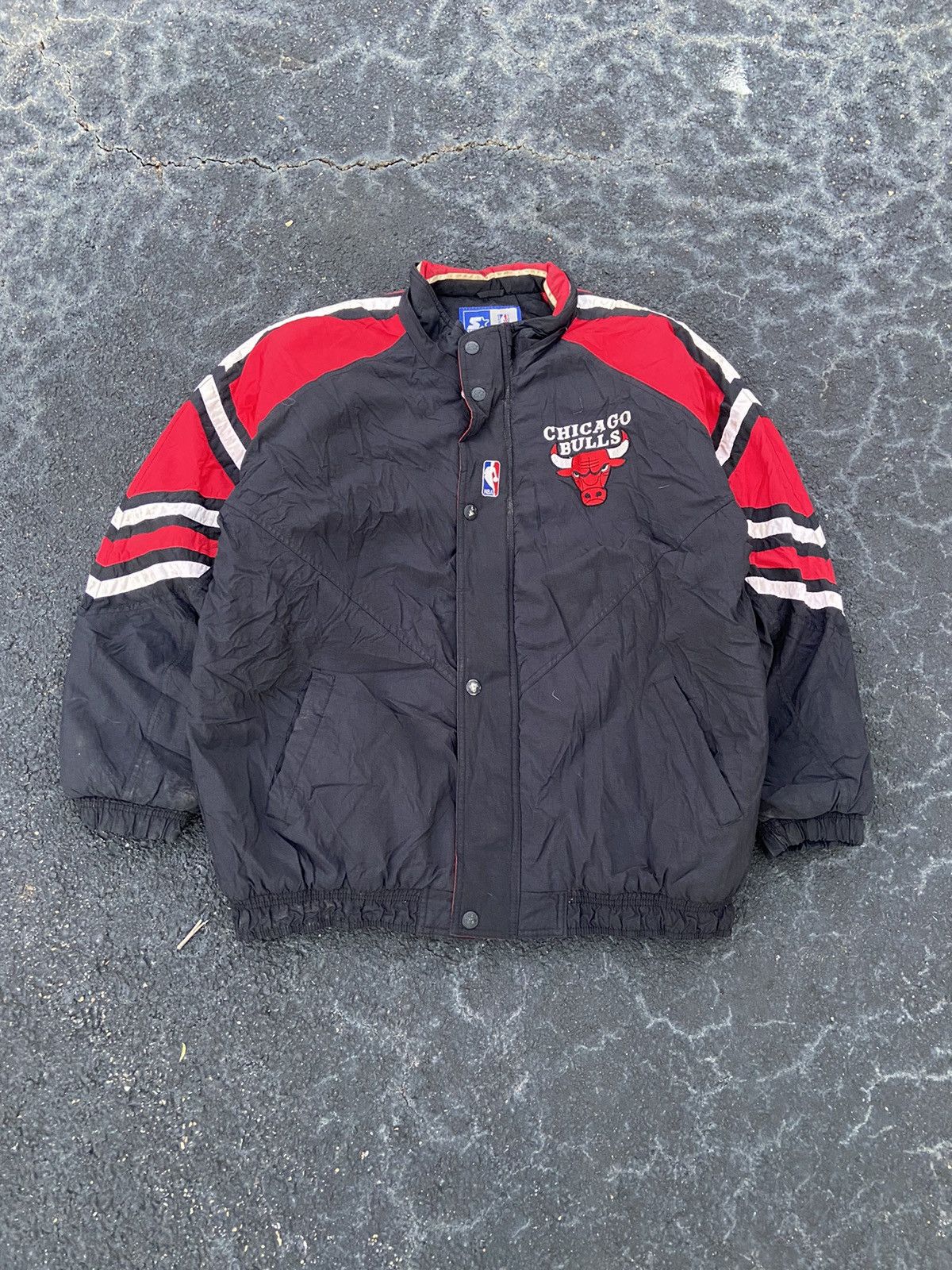 Image of Vintage Chicago Bulls Nba Starter Jacket XL in Black, Men's