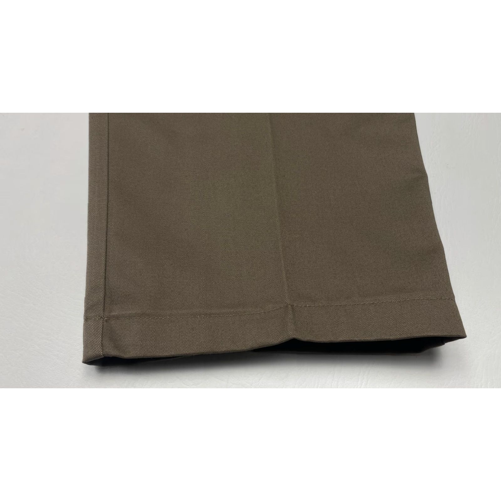 Basic Editions VINTAGE NWT Mens Khakis Pants Basic Editions Gray 42x26 Wrinkle Resistant Double Pleated Size US 42 / EU 58 - 5 Thumbnail