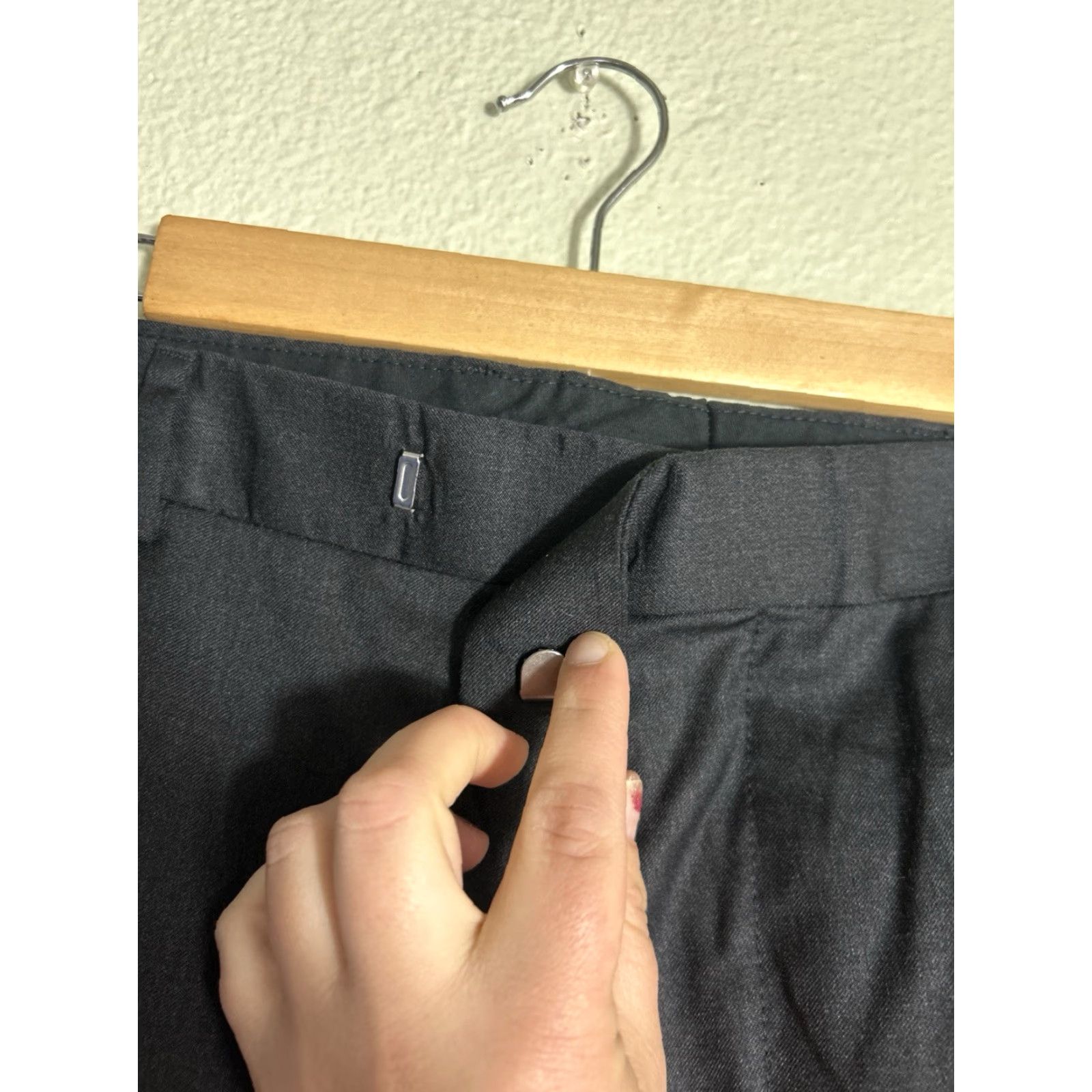 Vintage VINTAGE Hugo Boss Men’s Dress Pants Regular 40x32 Black Slacks Cuff 46R Altered Mens Size US 40 / EU 56 - 7 Thumbnail