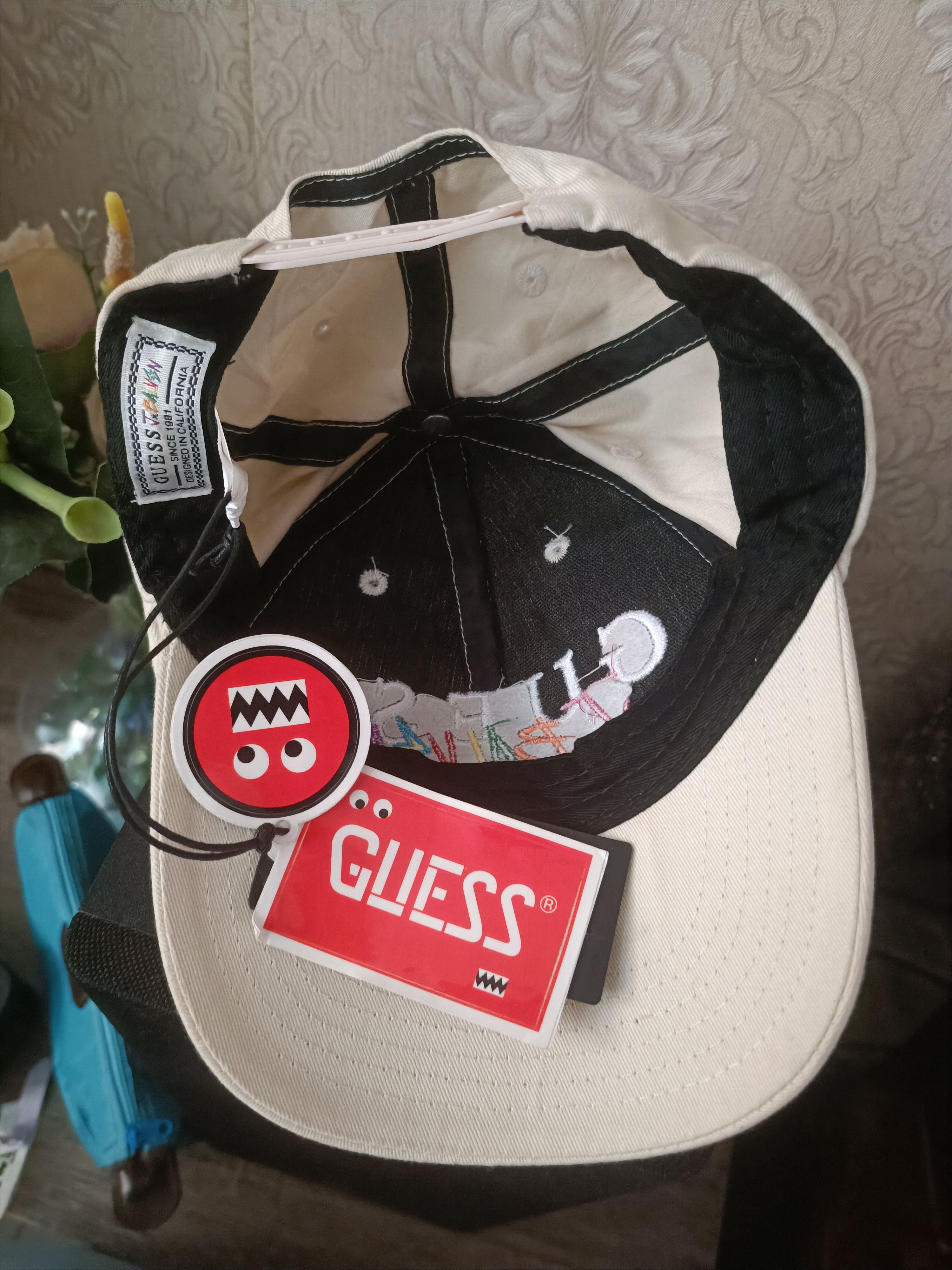 Guess × J Balvin 💥Guees x J Balvin Cap Size ONE SIZE - 2 Thumbnail