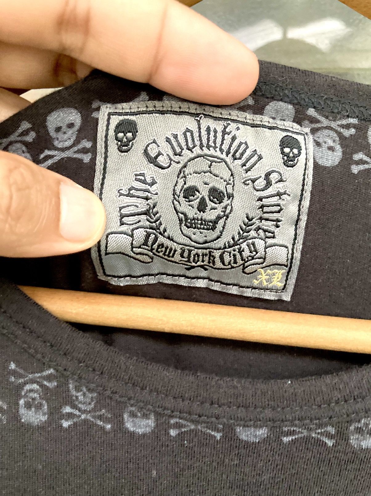 Uniqlo Uniqlo x The Evolution Store Skull Stripes Size US XL / EU 56 / 4 - 4 Thumbnail