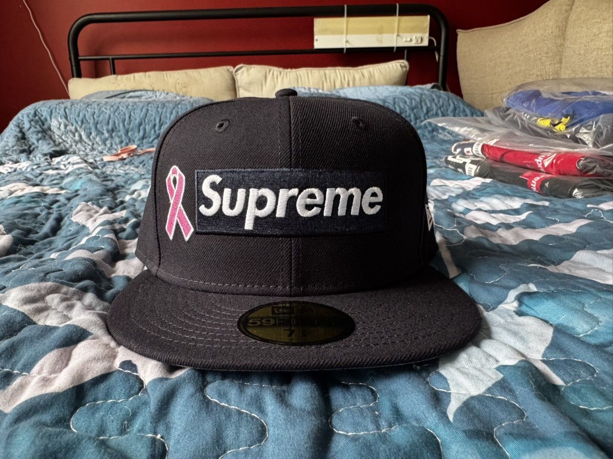 New Era × Supreme Supreme Breast Cancer Awareness Box Logo Fitted Hat Size ONE SIZE - 2 Thumbnail