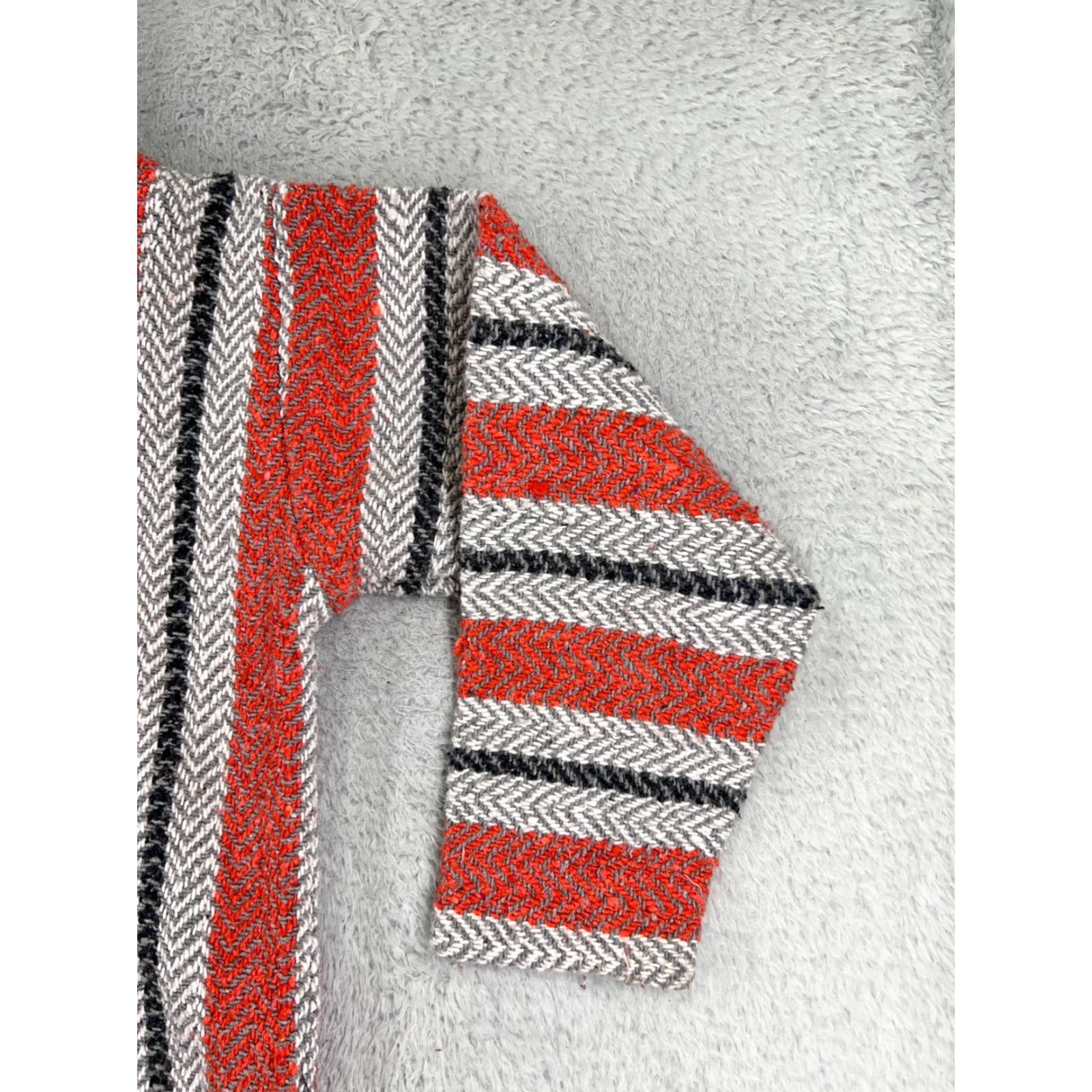 Vintage VINTAGE Baja Joe Hoodie Mens Large Red Gray Acrylic Blend Drug Rug Made Mexico Poncho Size US L / EU 52-54 / 3 - 2 Thumbnail