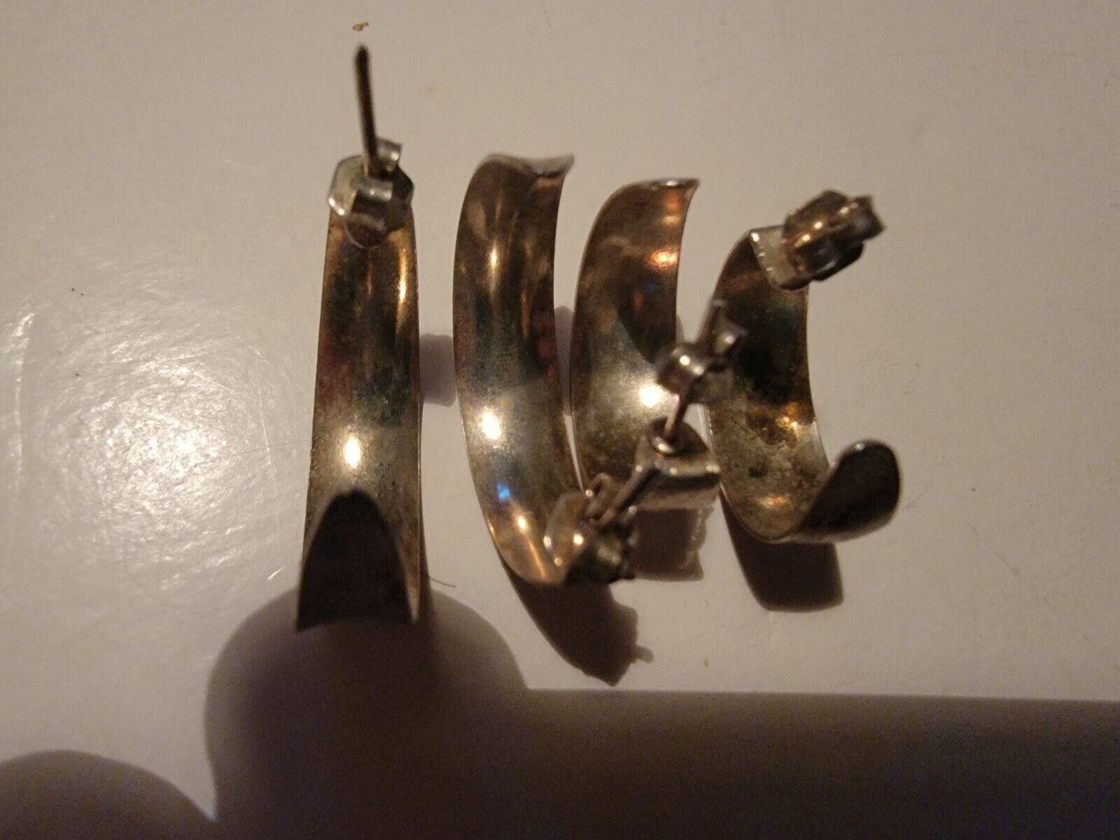 The Unbranded Brand 2 Pair Vintage Earrings Gold Tone Pierced Stud Half Circle Size ONE SIZE - 3 Thumbnail
