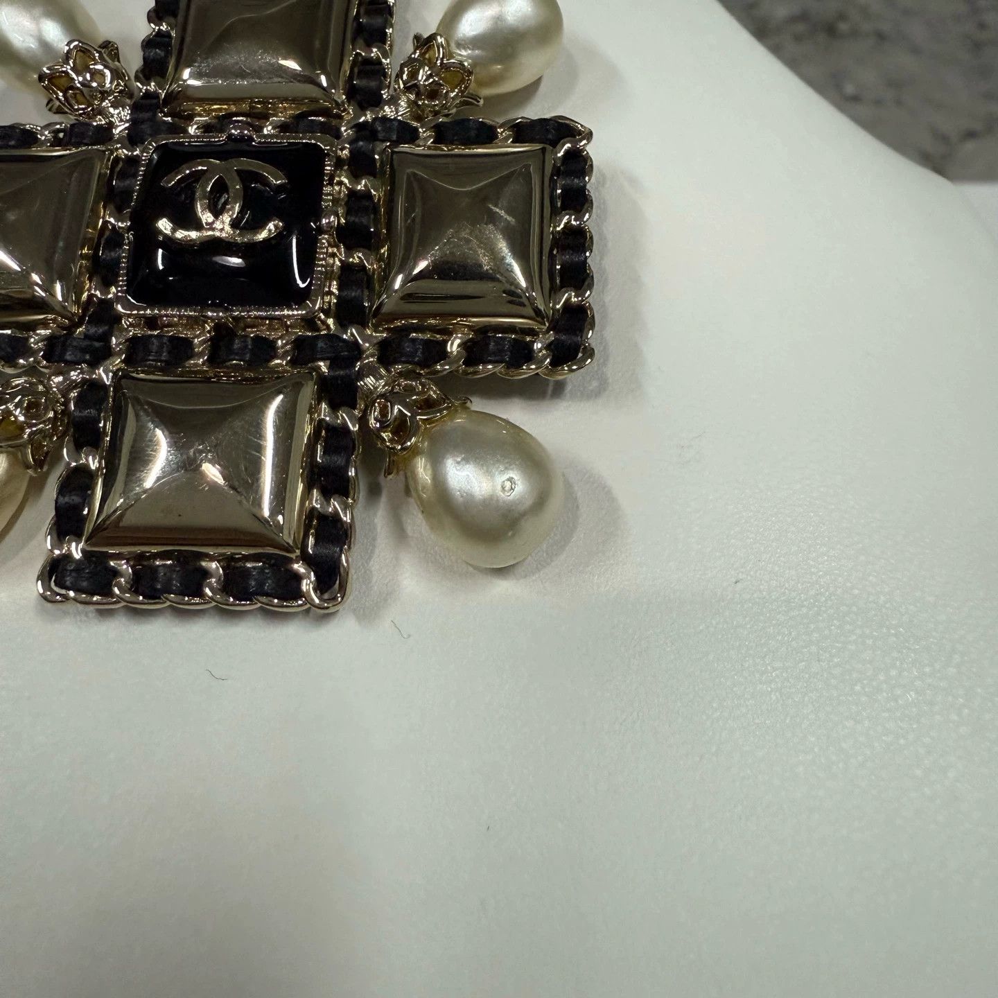 Chanel Chanel Brooch 99 New Size ONE SIZE - 3 Thumbnail