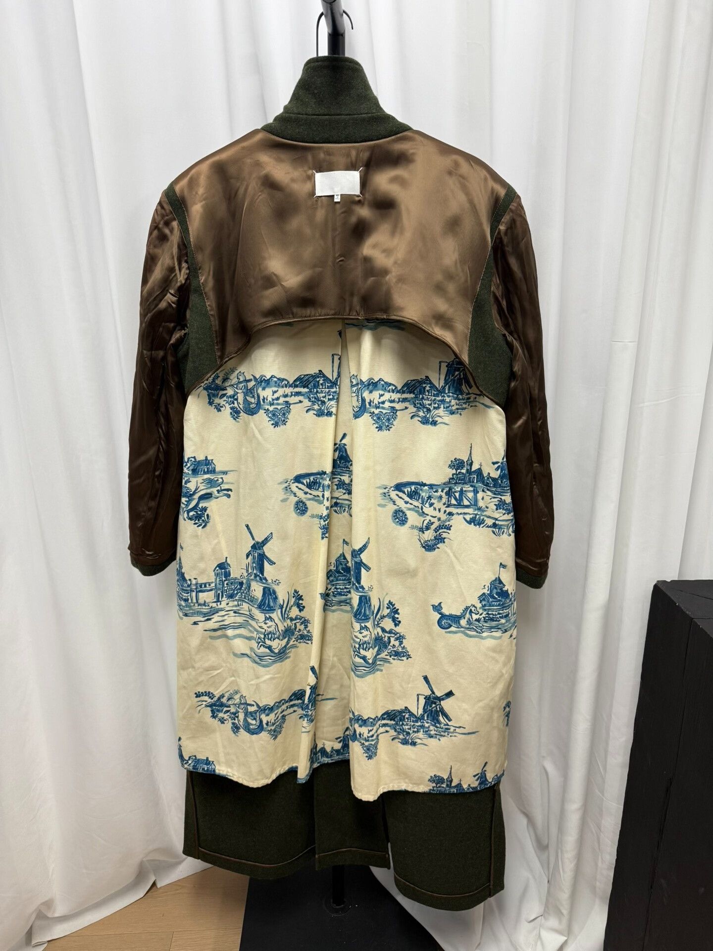 Maison Margiela thick wool coat with unique design Size L / US 10 / IT 46 - 1 Thumbnail