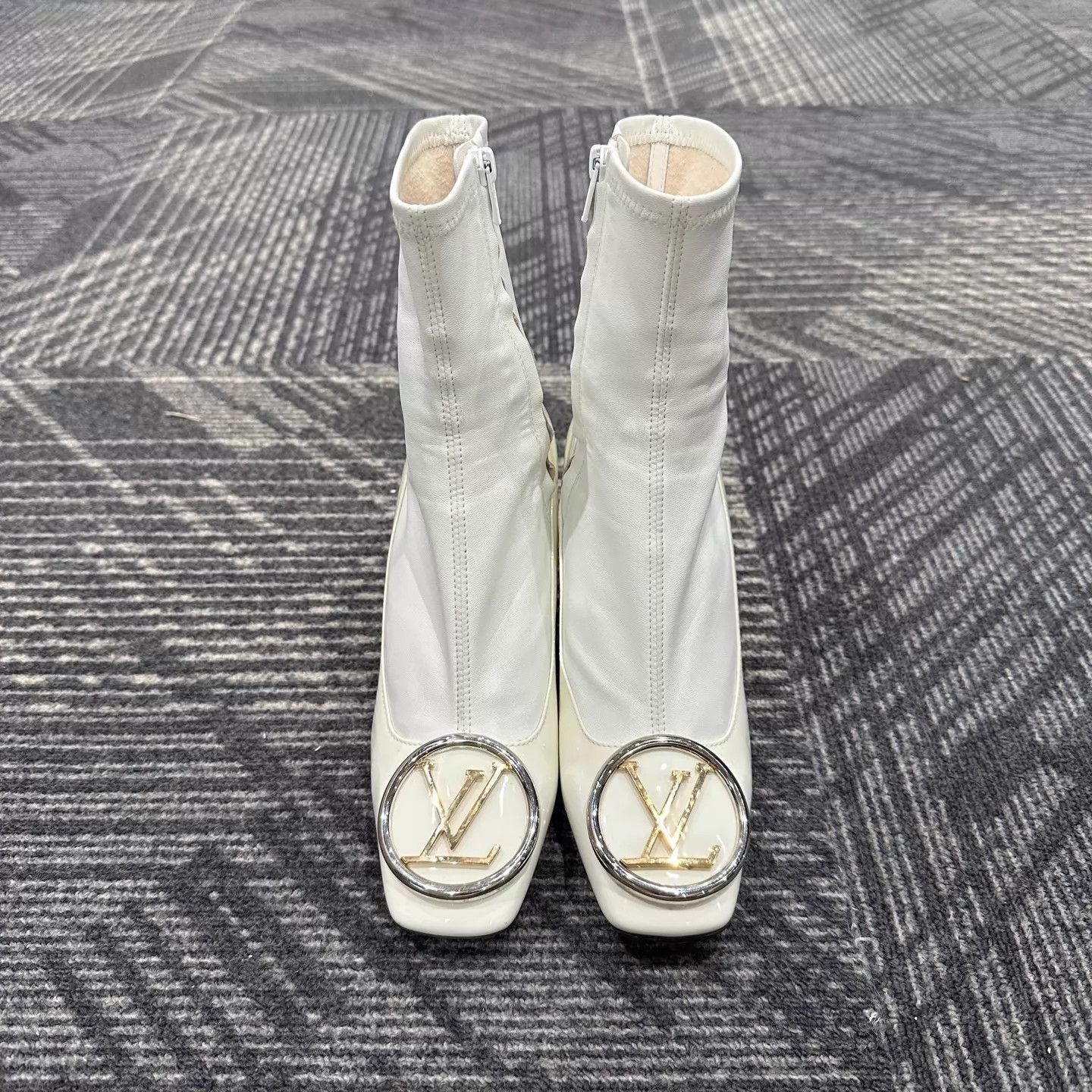 Louis Vuitton Louis Vuitton Classic Big Logo Short Boots Women's 36 Size US 5.5 / IT 35.5 - 2 Thumbnail