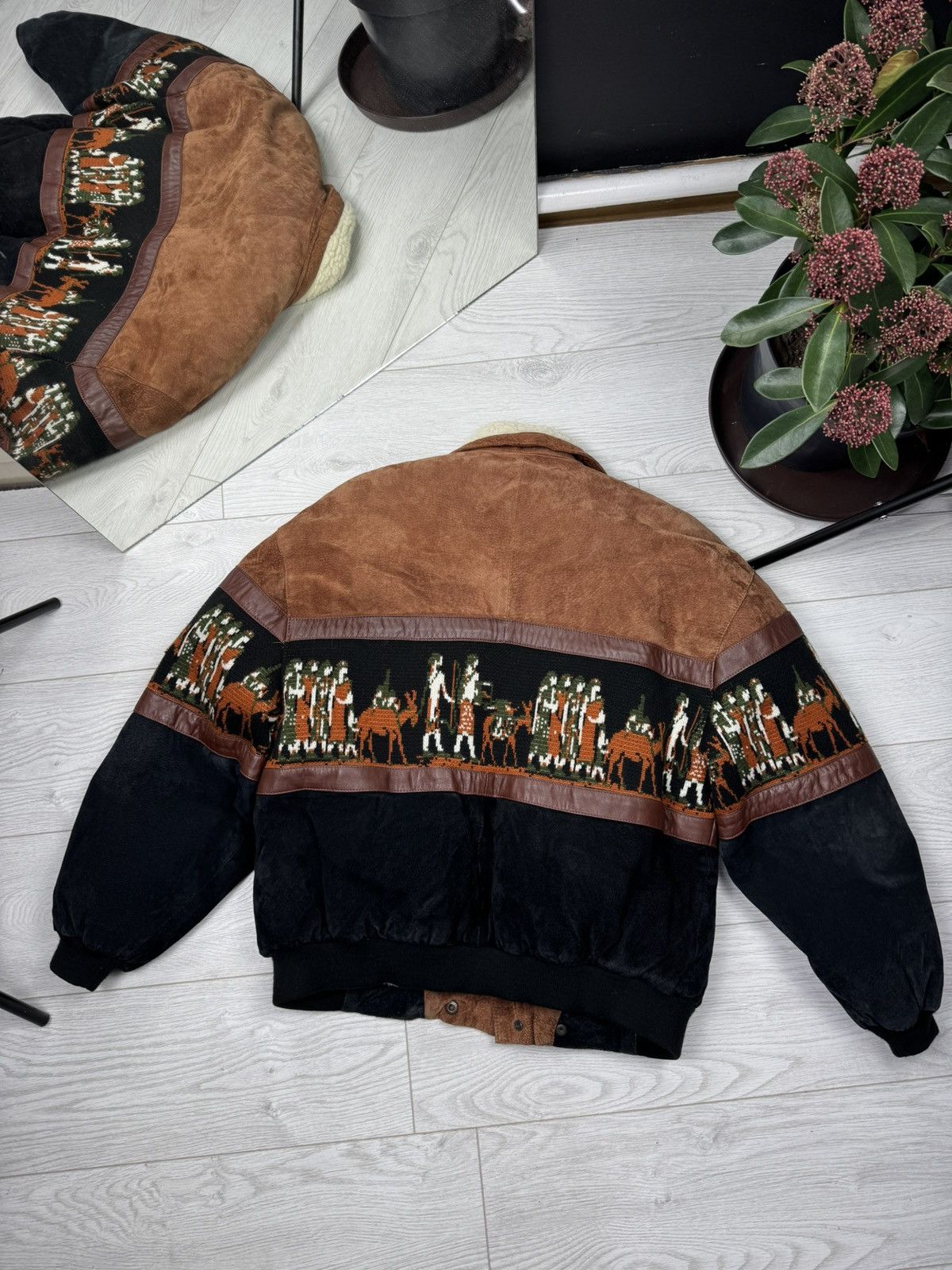 Vintage Vintage Suede Navajo Aztec Shearling Leather Jacket Bomber Size US L / EU 52-54 / 3 - 9 Thumbnail