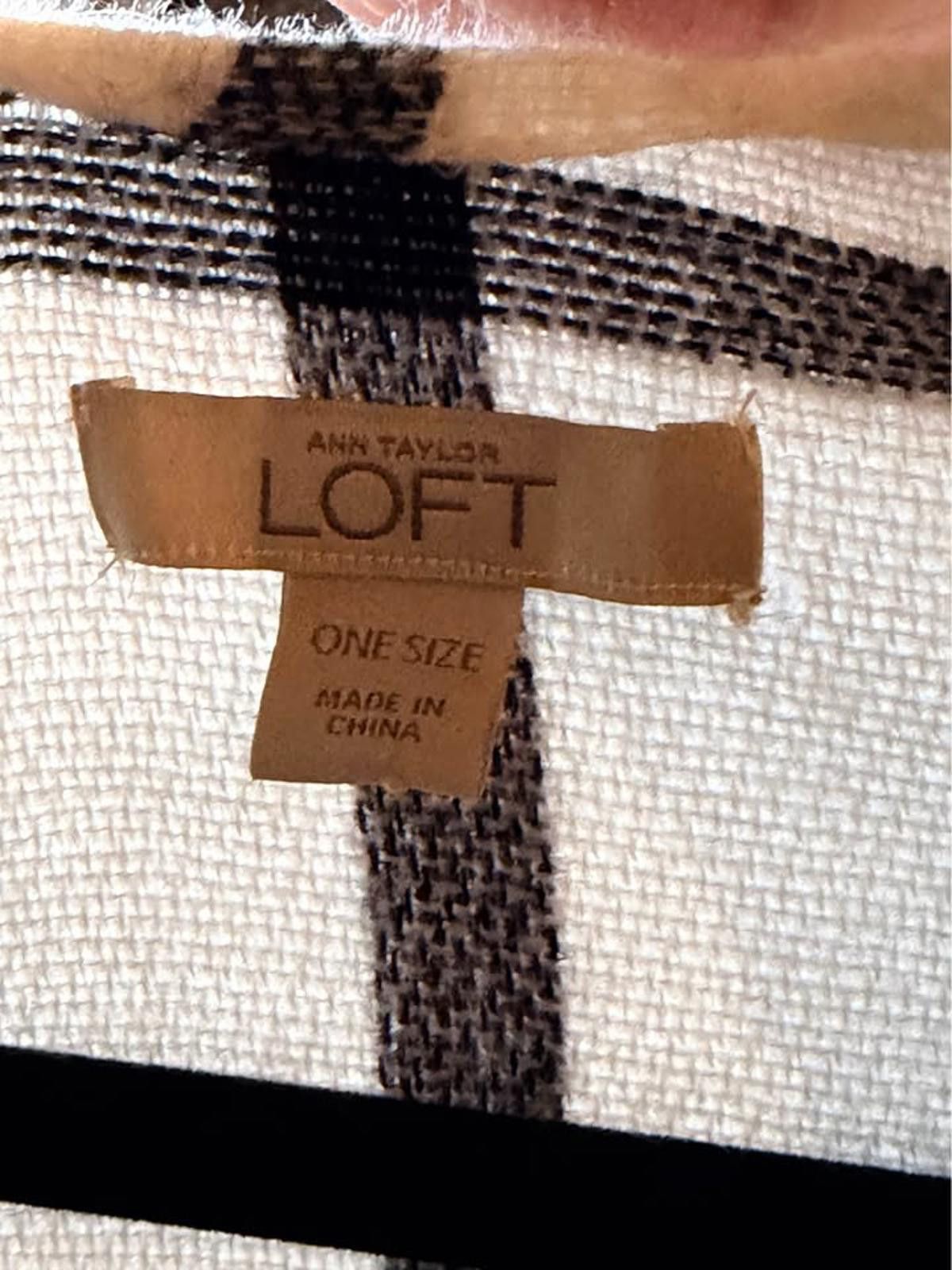 Other Ann Taylor LOFT One Size Cream and Black Plaid Shawl Wrap Size ONE SIZE - 2 Thumbnail