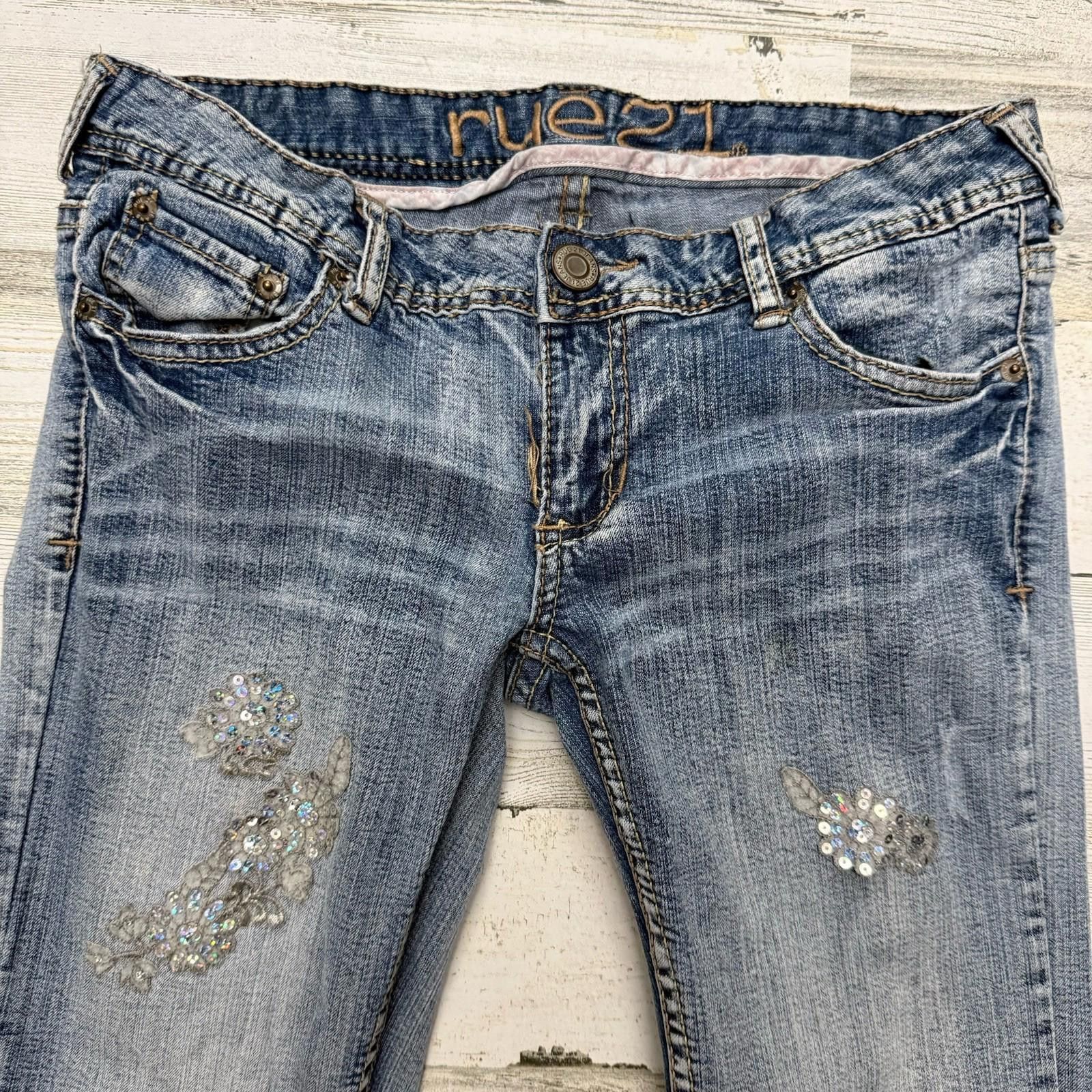 rue21 Low Rise Flared Rue 21 Y2k Embellished Jeans 3/4 Size 27" / US 4 / IT 40 - 1 Thumbnail