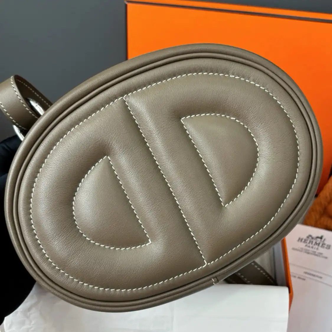 Hermes Hermes In-The-Loop mini Etoupe Swift cowhide leather quilted crossbody bag silve Size ONE SIZE - 1 Thumbnail