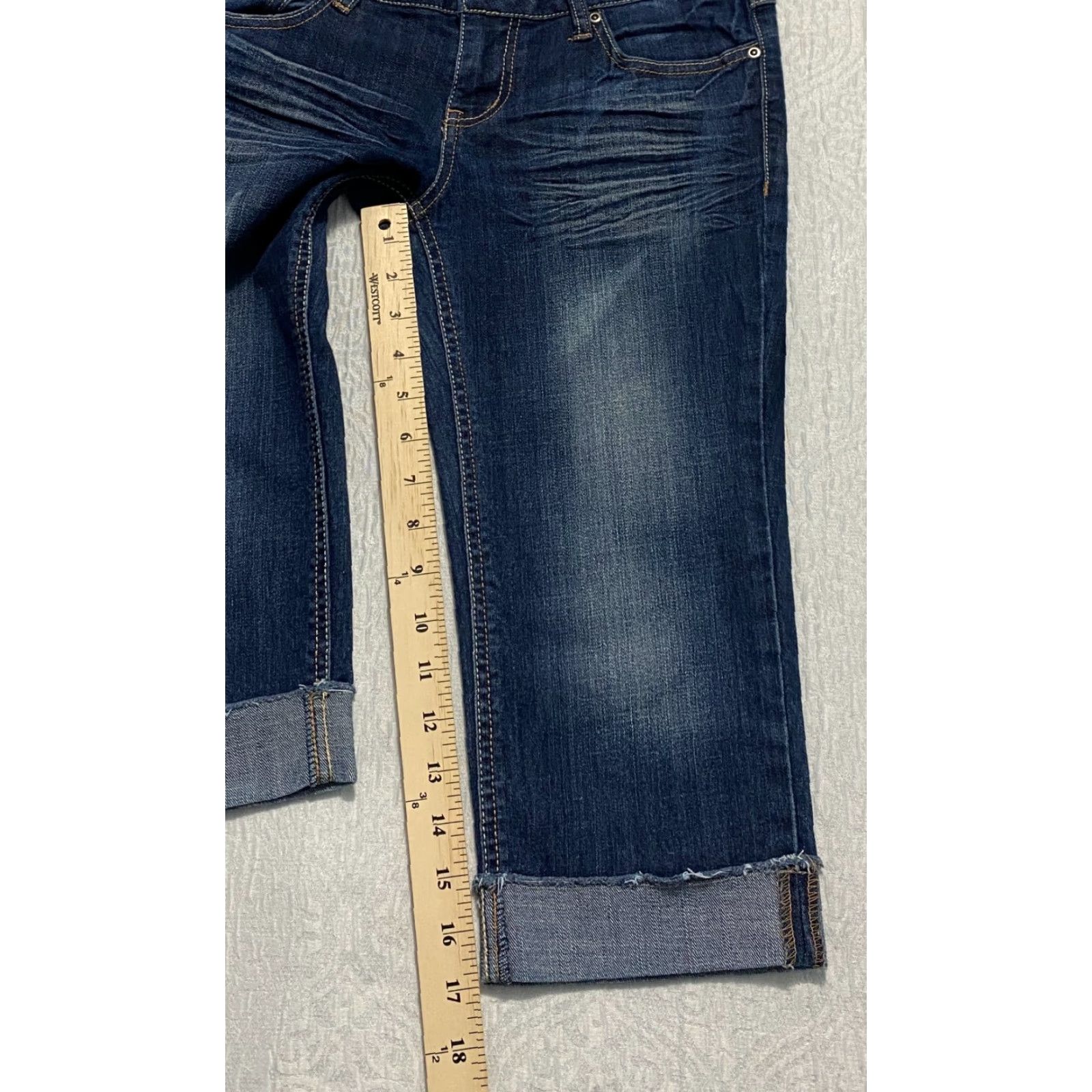 Vintage SO Capri Jeans Capri Juniors Size 5 Blue Distressed Embroidered Pockets Cuffed 29×17 Denim Cotton Polyester Spandex Lycra 5-Pocket Design Womens Girls Size ONE SIZE - 5 Thumbnail
