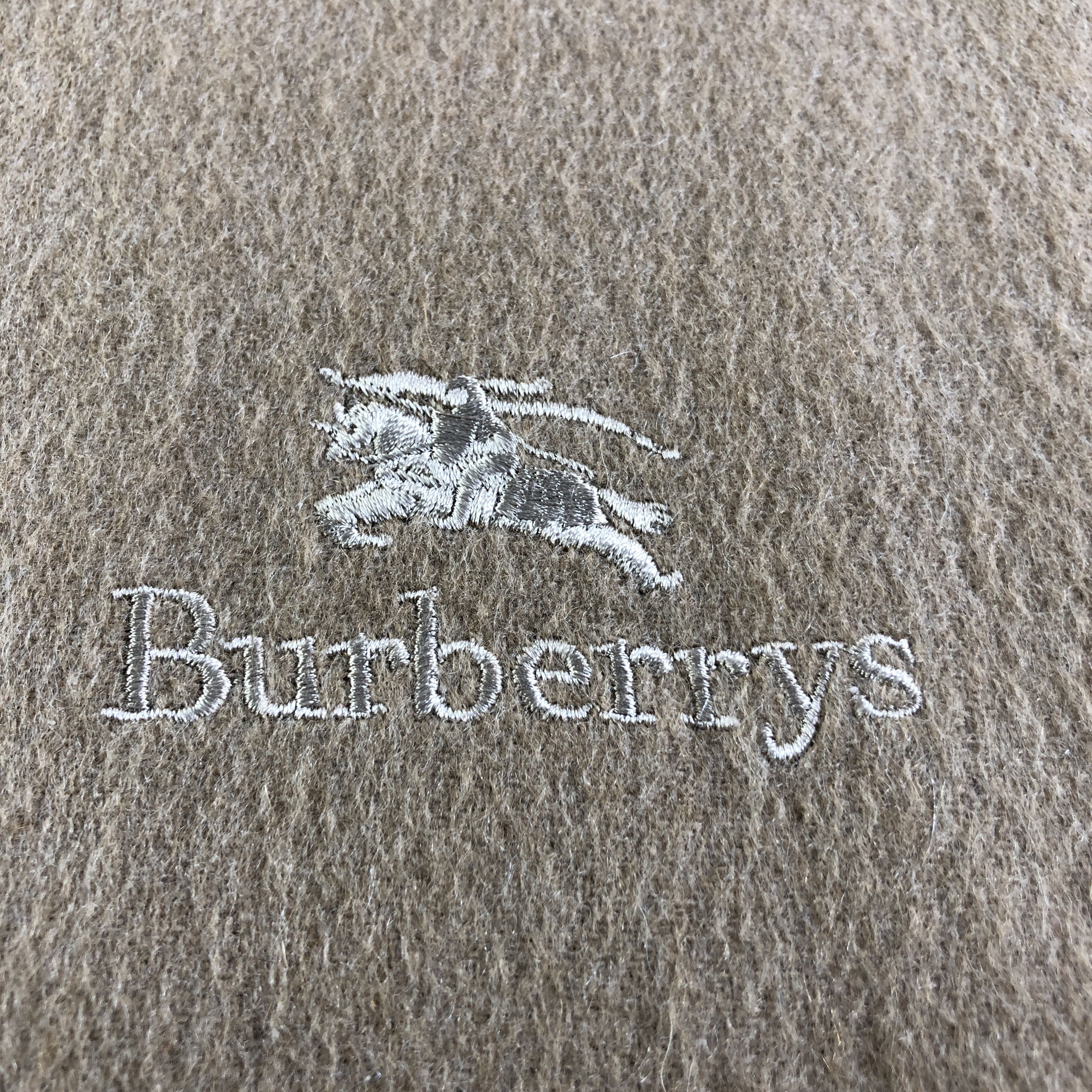Burberry Burberrys Plain Cashmere Scarf Muffler V2680 Size ONE SIZE - 4 Thumbnail