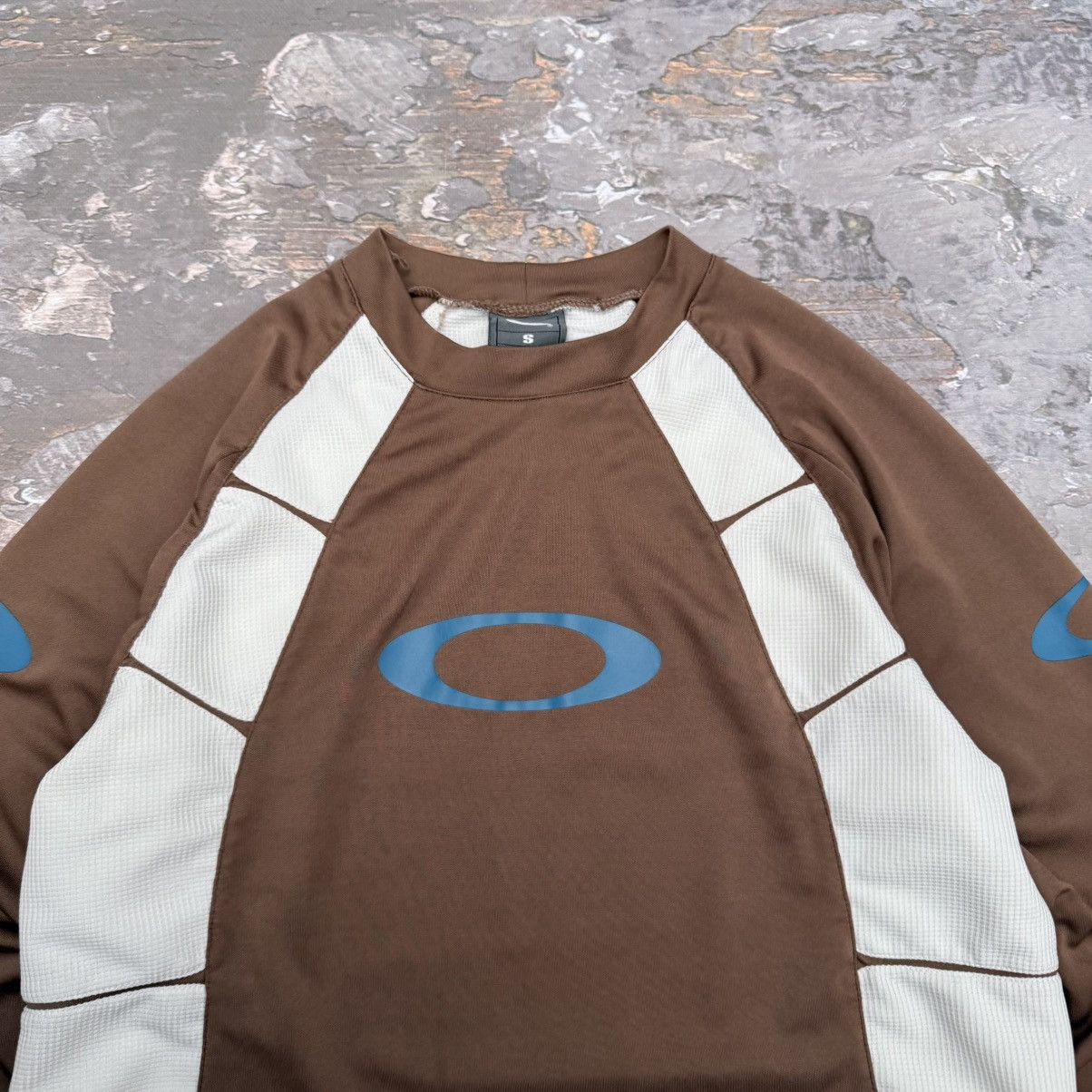 Oakley Vintage 00s Oakley Center Logo Mocha Brown L/S Shirt Y2K Size US M / EU 48-50 / 2 - 3 Thumbnail