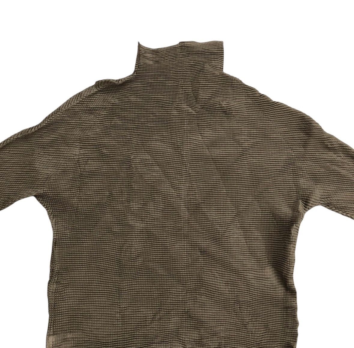 Issey Miyake 2000s Issey Miyake Pleats Turtleneck Strect Material Size US S / EU 44-46 / 1 - 2 Thumbnail