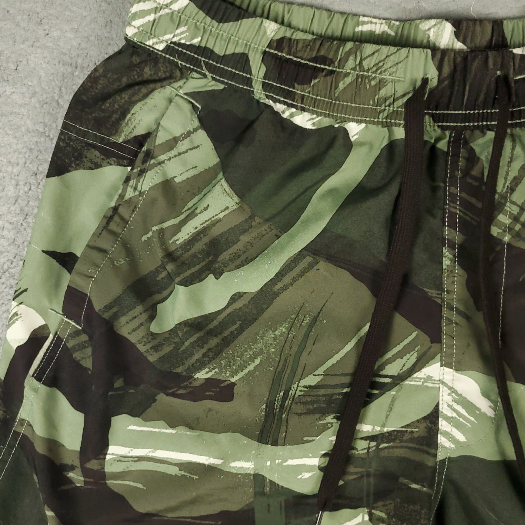 Nike Nike Shorts Mens Medium Green Camouflage Dri FitActive Athletic Training Size US 31 - 2 Thumbnail