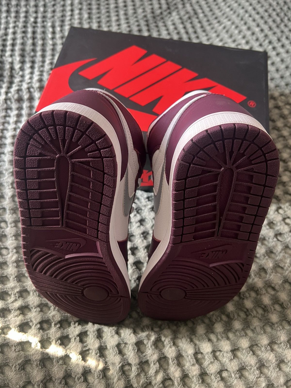 Jordan Brand Nike Air Jordan 1 High Bordeaux Silver Size US 9.5 / EU 42-43 - 6 Thumbnail