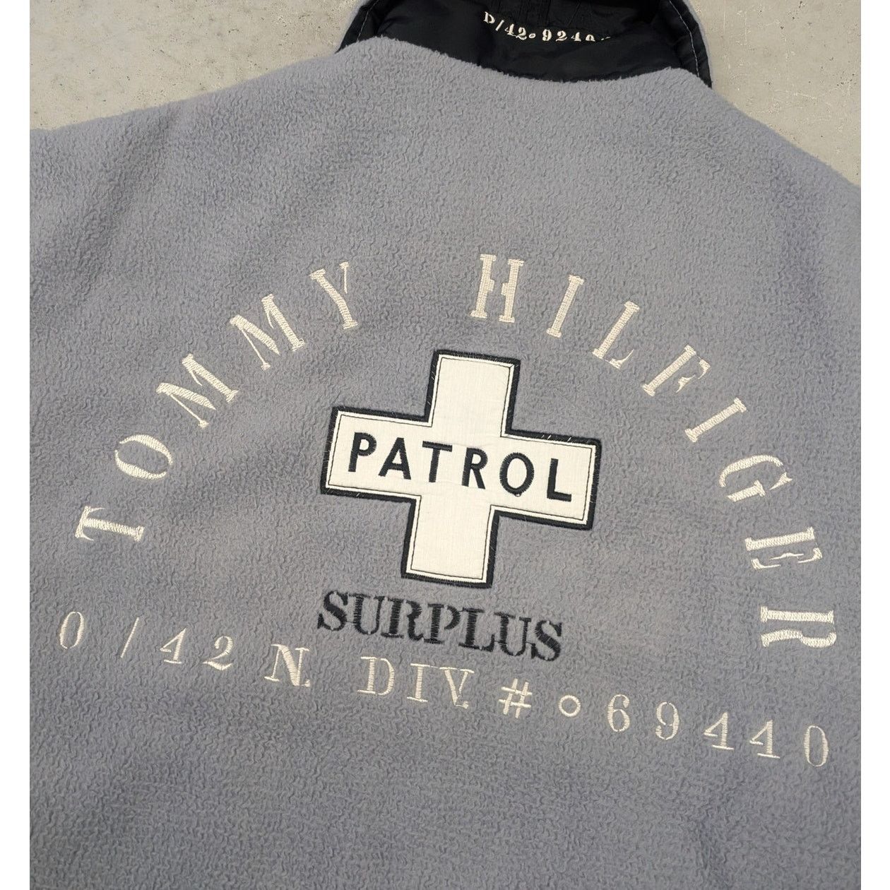 Tommy Hilfiger × Vintage Vintage Tommy Hilfiger Surplus Patrol Fleece jacket Size US L / EU 52-54 / 3 - 2 Thumbnail