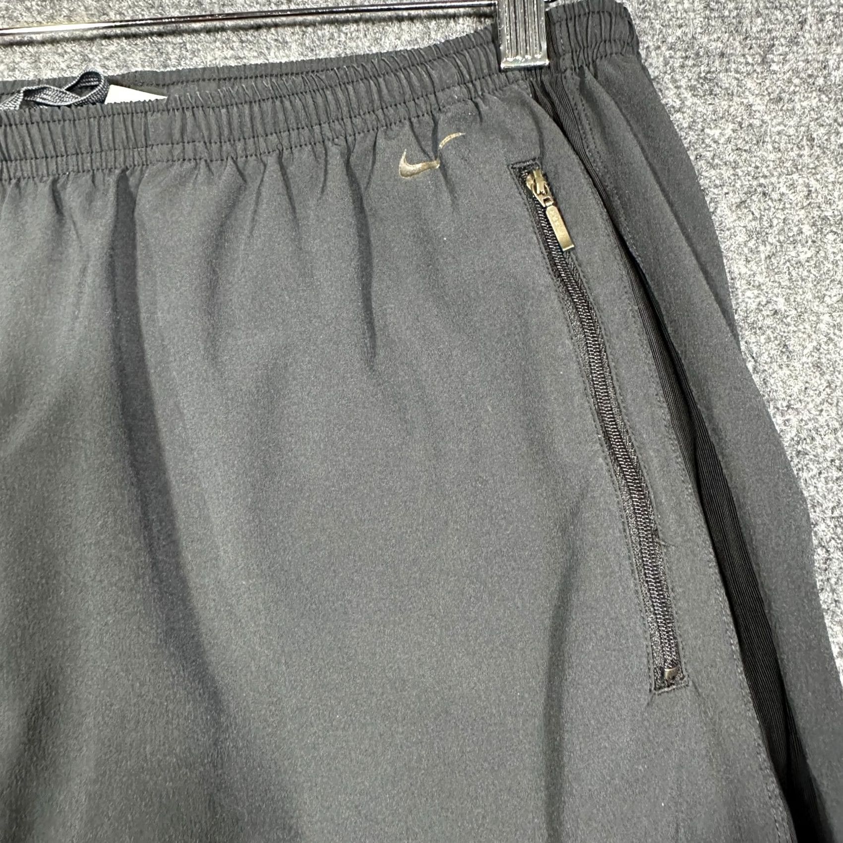 Nike Nike Track Pants Womens Large Black Zip Pockets Zip Ankles Elastic Tie Waist Regular Fit 30 Inseam Pockets Logo Fashion Activewear Shoes? Size 36" / US 14 / IT 50 - 4 Thumbnail