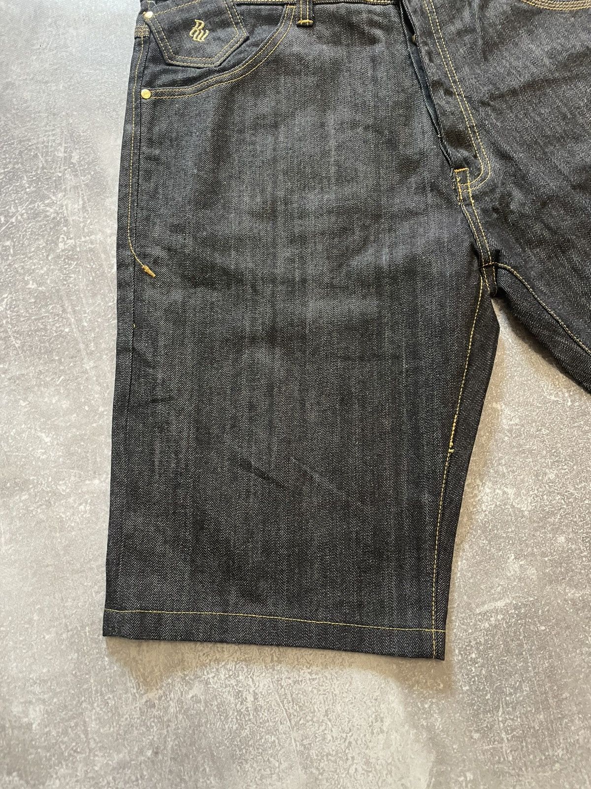 Rocawear × Vintage Vintage Rocawear Embroidered Logo Baggy Denim Shorts Size US 38 / EU 54 - 4 Thumbnail